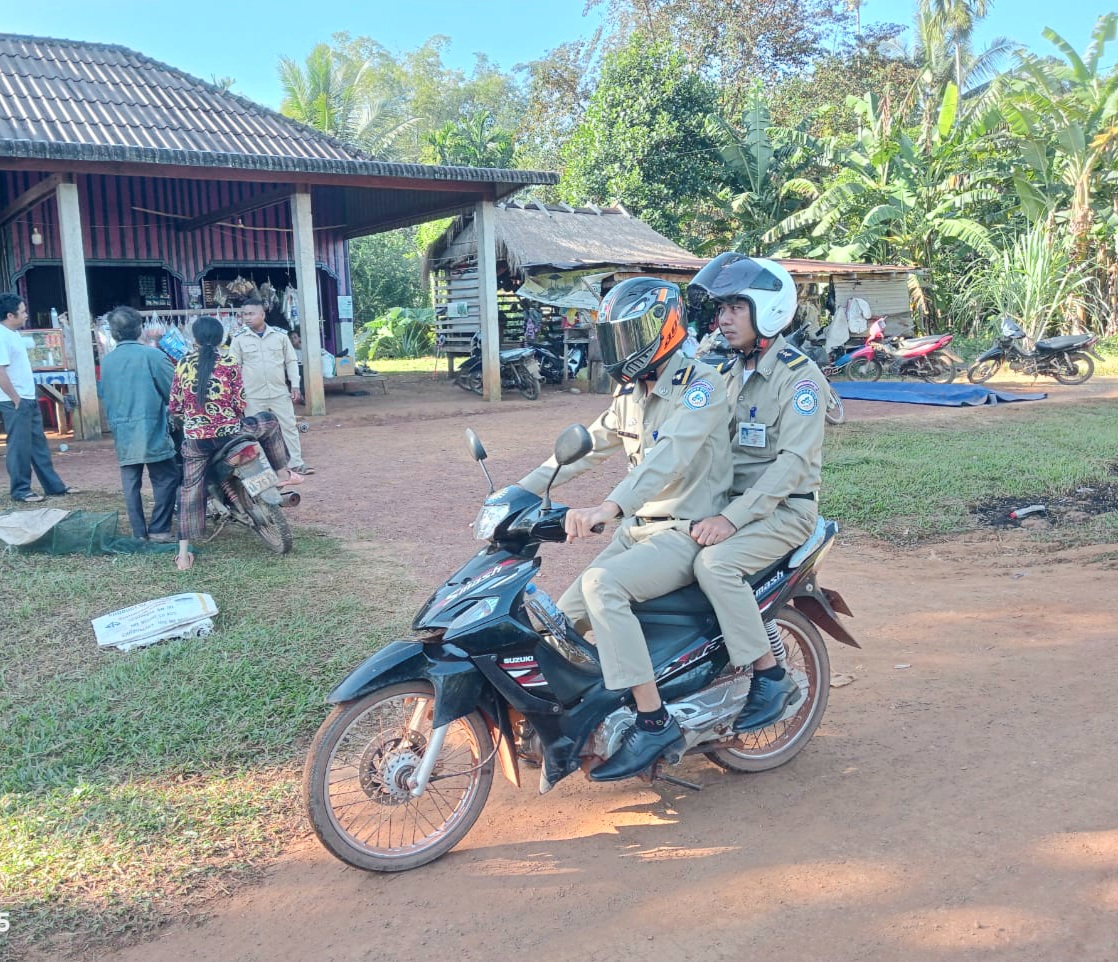ប៉ុស្តិ៍នគរបាលរដ្ឋបាលឃុំថ្មដូនពៅ បានចេញល្បាតក្នុងមូលដ្ឋាន និងសហការជាមួយក្រុមប្រឹក្សាឃុំ លោកមេភូមិ អនុភូមិនិងសមាជិក ដើម្បីផ្សព្វផ្សាយគោលនយោបាយភូមិឃុំមានសុវត្ថិភាព