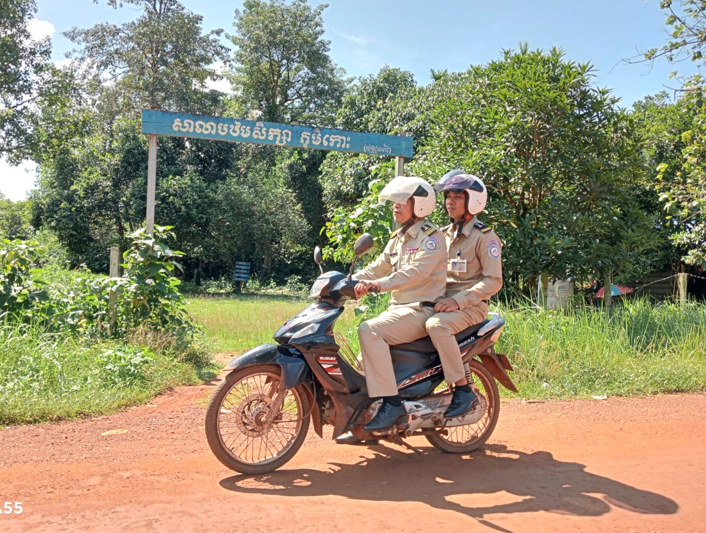 ប៉ុស្តិ៍នគរបាលរដ្ឋបាលឃុំថ្មដូនពៅ បានចេញល្បាតក្នុងមូលដ្ឋាន និងសហការជាមួយក្រុមប្រឹក្សាឃុំ លោកមេភូមិ អនុភូមិ និងសមាជិកភូមិកោះ ដើម្បីផ្សព្វផ្សាយគោលនយោបាយភូមិឃុំមានសុវត្ថិភាព