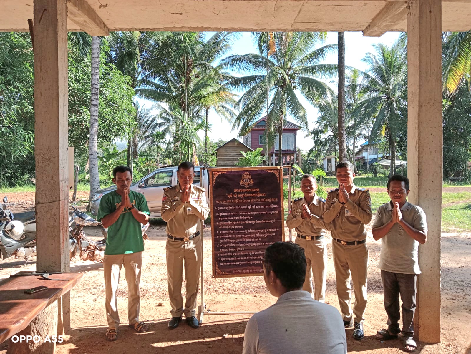 ប៉ុស្តិ៍នគរបាលរដ្ឋបាលឃុំថ្មដូនពៅ បានចេញល្បាតក្នុងមូលដ្ឋាន និងបានសហការជាមួយលោកមេភូមិអនុភូមិ និងសមាជិកភូមិចុះធ្វើវេទិការសាធារណៈអំពីគោលនយោបាយភូមិឃុំមានសុវត្ថិភាព