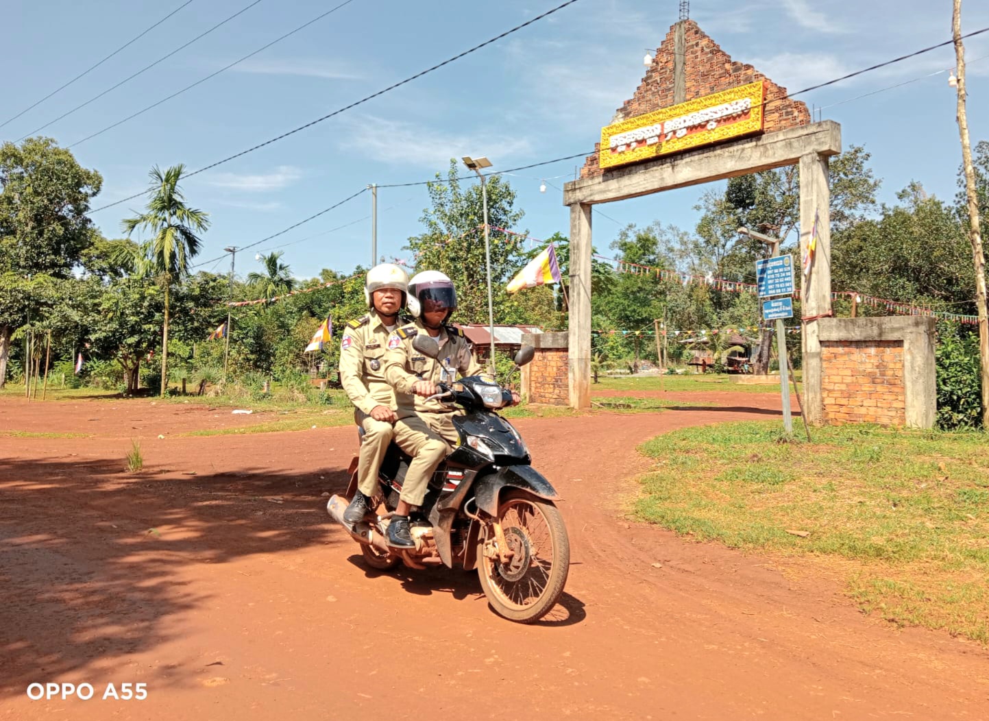 ប៉ុស្តិ៍នគរបាលរដ្ឋបាលឃុំថ្មដូនពៅ បានចេញល្បាតក្នុងមូលដ្ឋាន និងសហការជាមួយលោកមេភូមិអនុភូមិ និងសមាជិកភូមិកោះ បានបើកវេទិការសាធារណៈអំពីគោលនយោបាយភូមិឃុំមានសុវត្ថិភាព