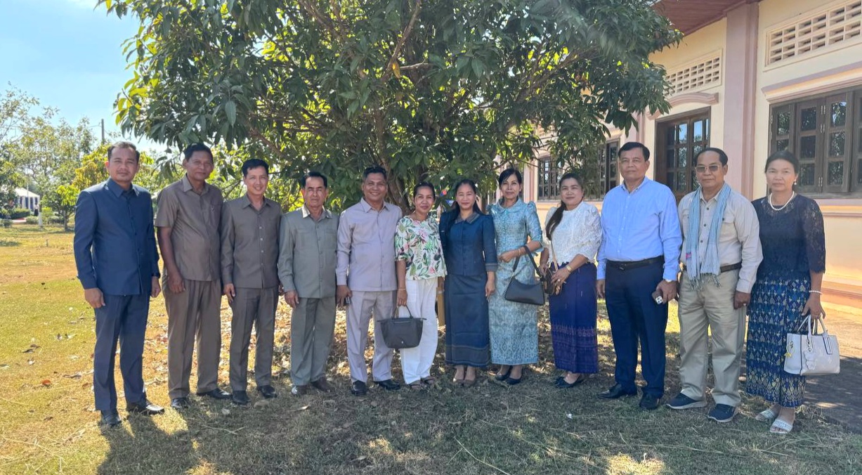 លោក​ ទូច​ វុទ្ធី​ ប្រធានមន្ទីរប្រៃសណីយ៍និងទូរគមនាគមន៍ខេត្តកោះកុង បានអញ្ជេីញចូលរួមពិធីសម្ពោធសមិទ្ធផលថ្មីដែលជាអំណោយដ៏ថ្លៃថ្លារបស់អង្គភាពសម្ព័ន្ធមេត្រីភាព​ និងពិធីសំណេះសំណាលសួរសុខទុក្ខ​ នាយនាហាន​ នាយទាហានរង​ និងពលទាហាន​ កងពលតូចថ្មេីរជេីងលេង៤១​ យោធភូមិភាគទី៤​ និងពីធីអាហារសាមគ្គី