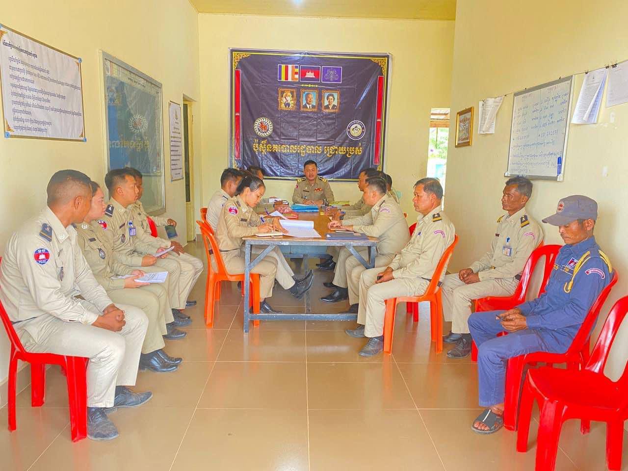 ក្រោម​ការ​ចង្អុល​បង្ហាញ​ពី​លោក​ឧត្តមសេនីយ៍ទោ​ គង់​ មនោ​ ស្នងការនគរបាលខេត្ត​កោះកុង​ ក្រុមការងារ ដឹកនាំ​ដោយ​ លោកវរសេនីយ៍ទោ គឹម សោភ័ណ្ឌណូរ៉ា ស្នងការរង ទទួលដឹកនាំការិយាល័យកិច្ចការប៉ុស្តិ៍នគរបាលរដ្ឋបាល ចុះត្រួតពិនិត្យ និងពង្រឹងប្រសិទ្ធភាព ប៉ុស្តិ៍នគរបាលរដ្ឋបាលចំនួន ៣ឃុំ នៃអធិការដ្ឋាននគរបាលស្រុកកោះកុង