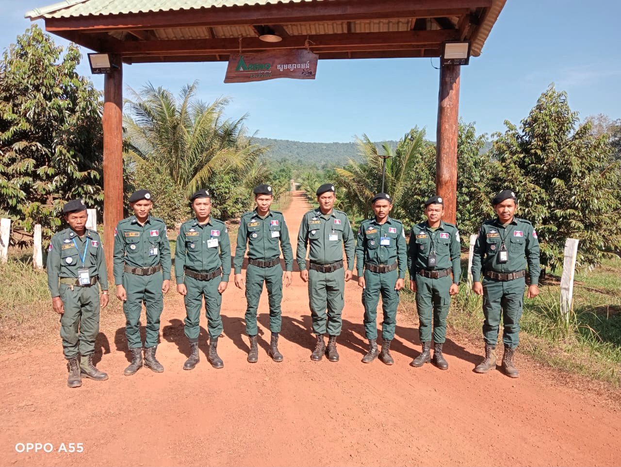 ប៉ុស្តិ៍នគរបាលរដ្ឋបាលឃុំថ្មដូនពៅ បានចេញល្បាតក្នុងមូលដ្ឋាន និងសហការជាមួយកម្លាំងប៉ុស្តិ៍ជំនាប់ ចុះការពារតាមគោលដៅ នៃពិធីបុណ្យឆ្លងឆ្នាំសកល