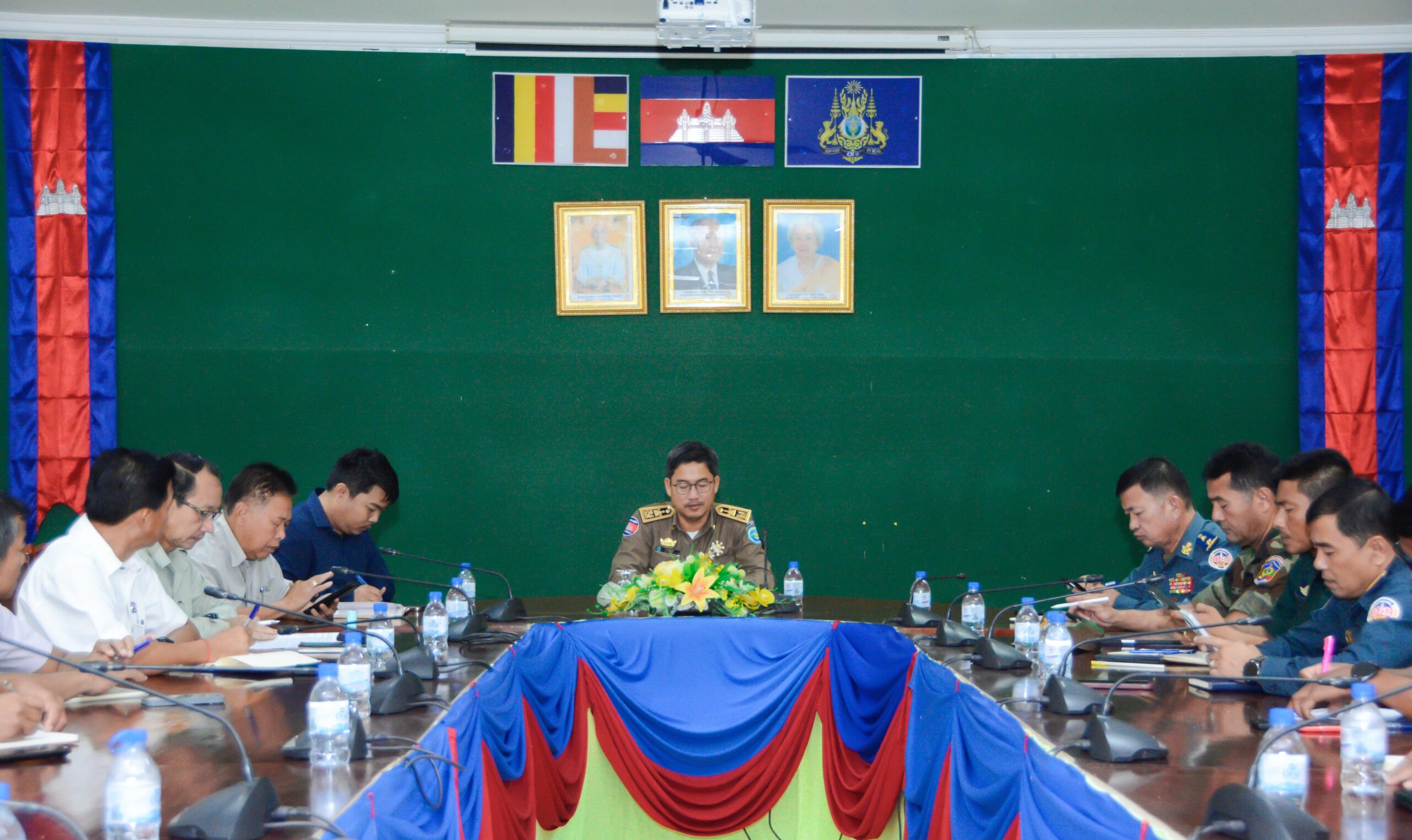 លោក ហាក់ ឡេង អភិបាលរង នៃគណៈអភិបាលខេត្តកោះកុង បានអញ្ជើញដឹកនាំកិច្ចប្រជុំពិភាក្សា ស្តីពីការរៀបចំ ផែនការការពារសន្តិសុខ និងសុវត្ថិភាព ក្នុងពិធីបិទស្ទឹងដើម្បីសាងសង់ទំនប់វារីអគ្គិសនីស្ទឹង ថ្មកំបុត និងស្ទឹងឫស្សីជ្រុំកណ្តាល អានុភាព ១៧០មេហ្គាវ៉ាត់ ជួបគ្នា នៅខេត្តកោះកុង