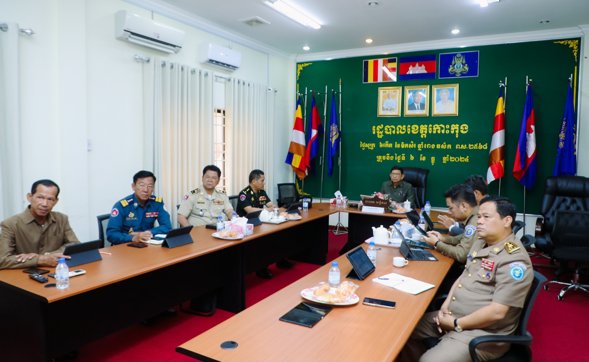 ឯកឧត្តម ថុង ណារុង ប្រធានក្រុមប្រឹក្សាខេត្តកោះកុង បានអញ្ជើញចូលរួម ក្នុងកិច្ចប្រជុំពេញអង្គគណៈរដ្ឋមន្ត្រី ដើម្បីពិភាក្សា និងឆ្លងលើរបៀបវារៈចំនួនពីរ ៖ ១-សេចក្តីព្រាងច្បាប់ស្តីពីជលផល។ ២-សេចក្តីព្រាងច្បាប់ស្តីពីការទទួលខុសត្រូវលើផលិតផលមានវិការៈ។