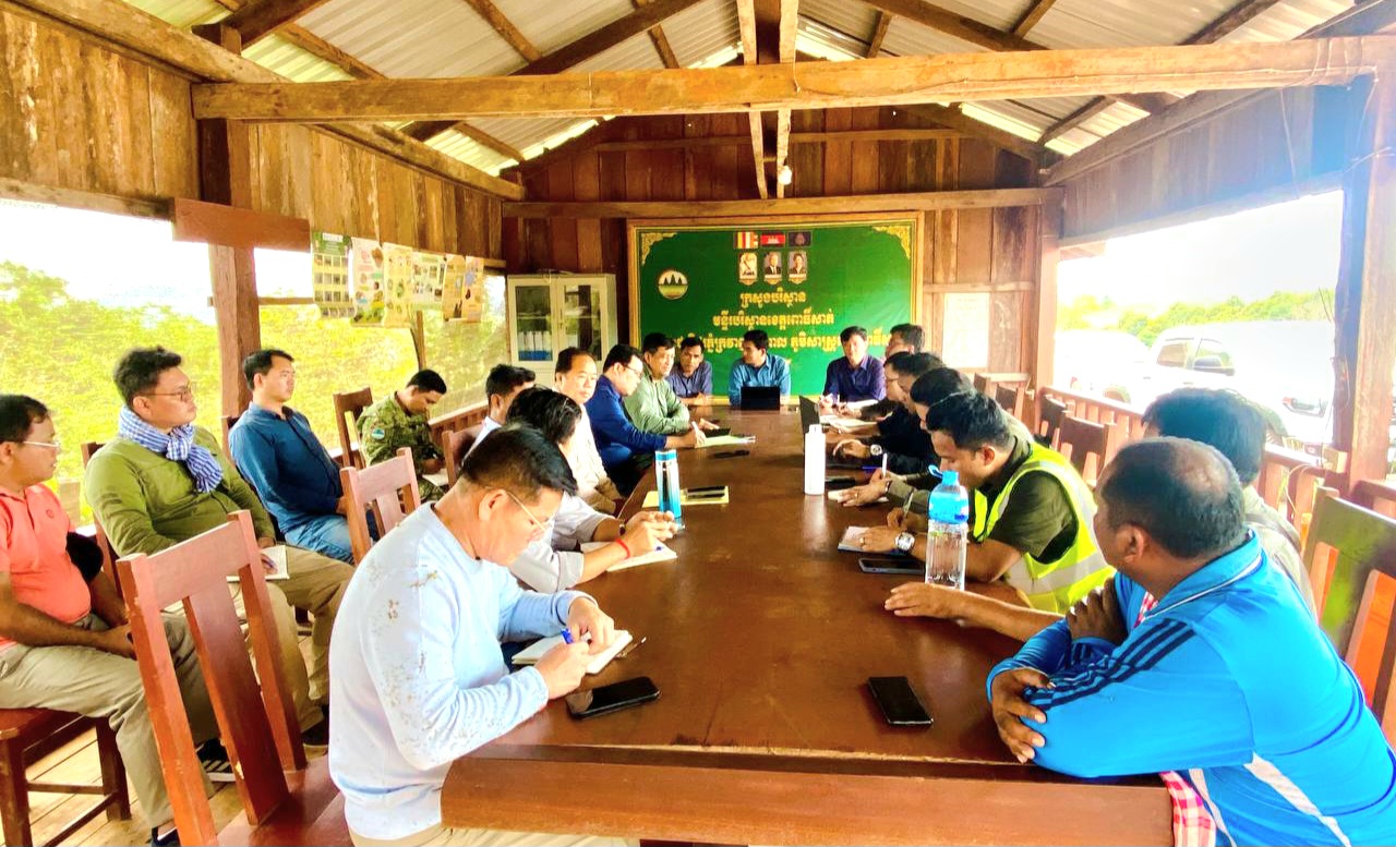 លោក អន សុធារិទ្ធ អភិបាលរង នៃគណៈអភិបាលខេត្តកោះកុង បានដឹកនាំក្រុមការងារខេត្ត ចូលរួមជាមួយប្រតិភូក្រសួងបរិស្ថាន រដ្ឋបាលខេត្តពោធិ៍សាត់ និងតំណាងក្រុមហ៊ុន ចុះជួបប្រជុំពិនិត្យ និងវាយតម្លៃទីតាំងស្នើសូមសាងសង់ផ្លូវចូលទៅគម្រោងវារីអគ្គិសនីស្ទឹងឫស្សីជ្រុំកណ្តាល ប្រវែង ១៨,៦៥គីឡូម៉ែត្រ របស់ក្រុមហ៊ុន ខ្មែរ អេឡិកត្រីខល ផៅវ័រ ស្ថិតក្នុងតំបន់ឧទ្យានជាតិជួរភ្នំក្រវាញ ក្នុងភូមិសាស្ត្រខេត្ត ពោធិ៍សាត់ និងខេត្តកោះកុង