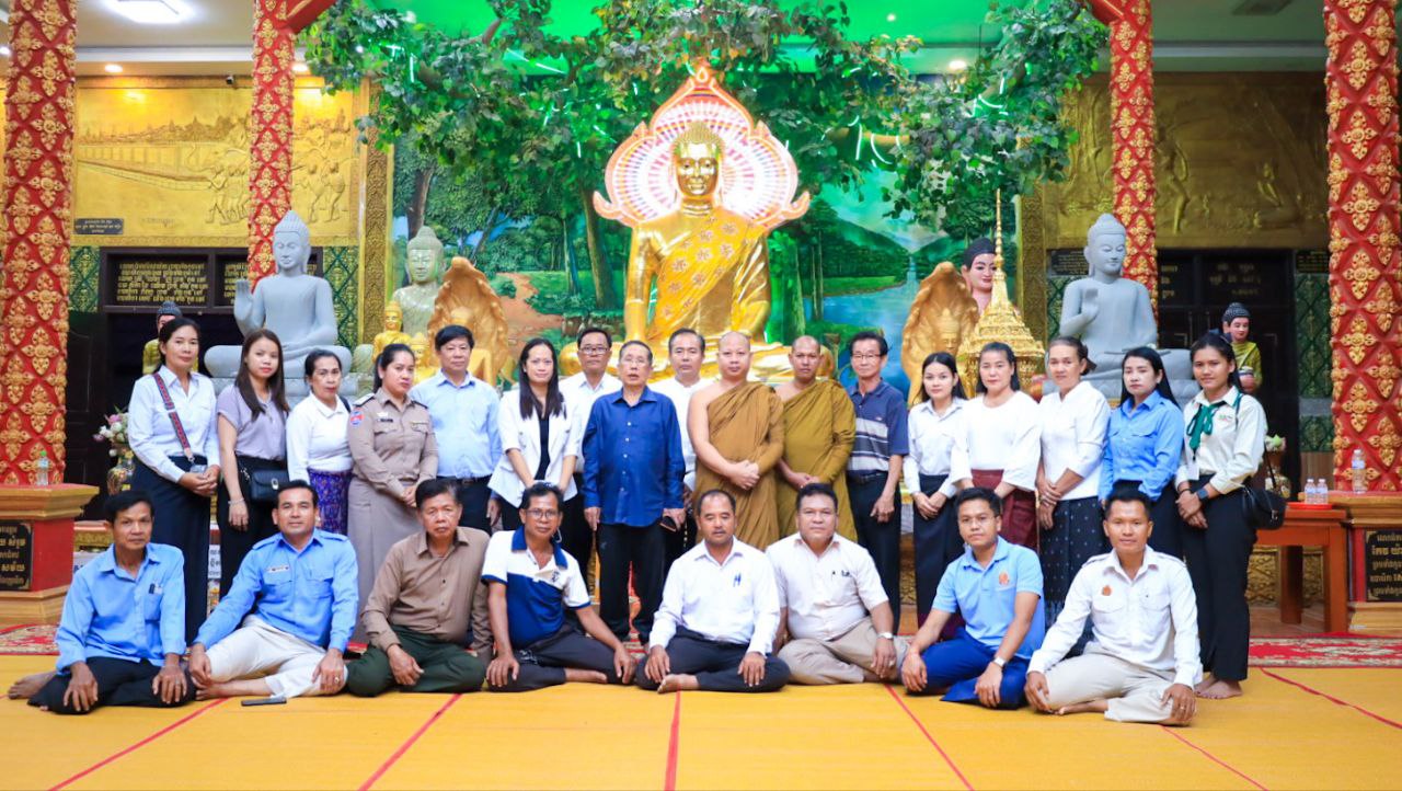 លោកស្រី ឈី វ៉ា អភិបាលរង នៃគណៈអភិបាលខេត្តកោះកុង បានអញ្ជើញចូលរួម ក្នុងកិច្ចប្រជុំ ពិភាក្សា លើកិច្ចការអប់រំ សីលធម៌ ចរិយាធ៌ម សុជីវធម៌ និងគុណធម៌ ក្រោមអធិបតីភាព ឯកឧត្តម យុទ្ធ ភូថង អតីតអភិបាលខេត្តកោះកុង