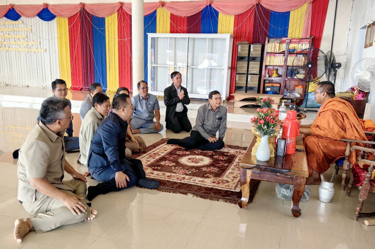 ឯកឧត្តម ថុង ណារុង ប្រធានក្រុមប្រឹក្សាខេត្តកោះកុង បានអញ្ជើញថ្វាយបង្គំ ព្រះសង្ឃ នៅវត្តកូនកុក ស្ថិតក្នុងស្រុកគិរីសាគរ ខេត្តកោះកុង