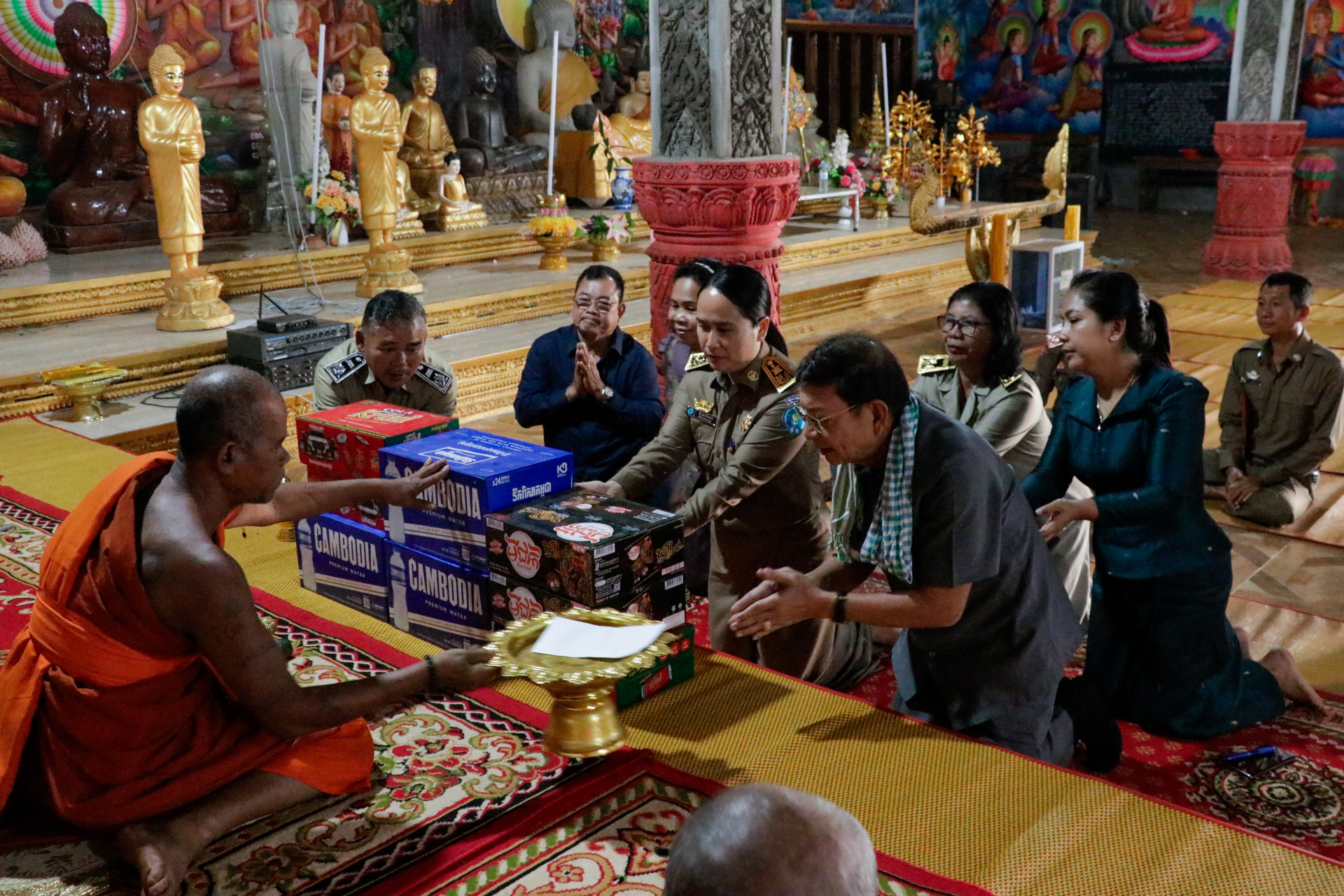 ឯកឧត្តម ថុង ណារុង ប្រធានក្រុមប្រឹក្សាខេត្តកោះកុង បានអញ្ជើញប្រគេនទេយ្យទាន ព្រះសង្ឃគង់នៅវត្តសិលាមុន្នីគិរីរង្សី (ហៅវត្តលើ) ស្ថិតក្នុងស្រុកថ្មបាំង ខេត្តកោះកុង