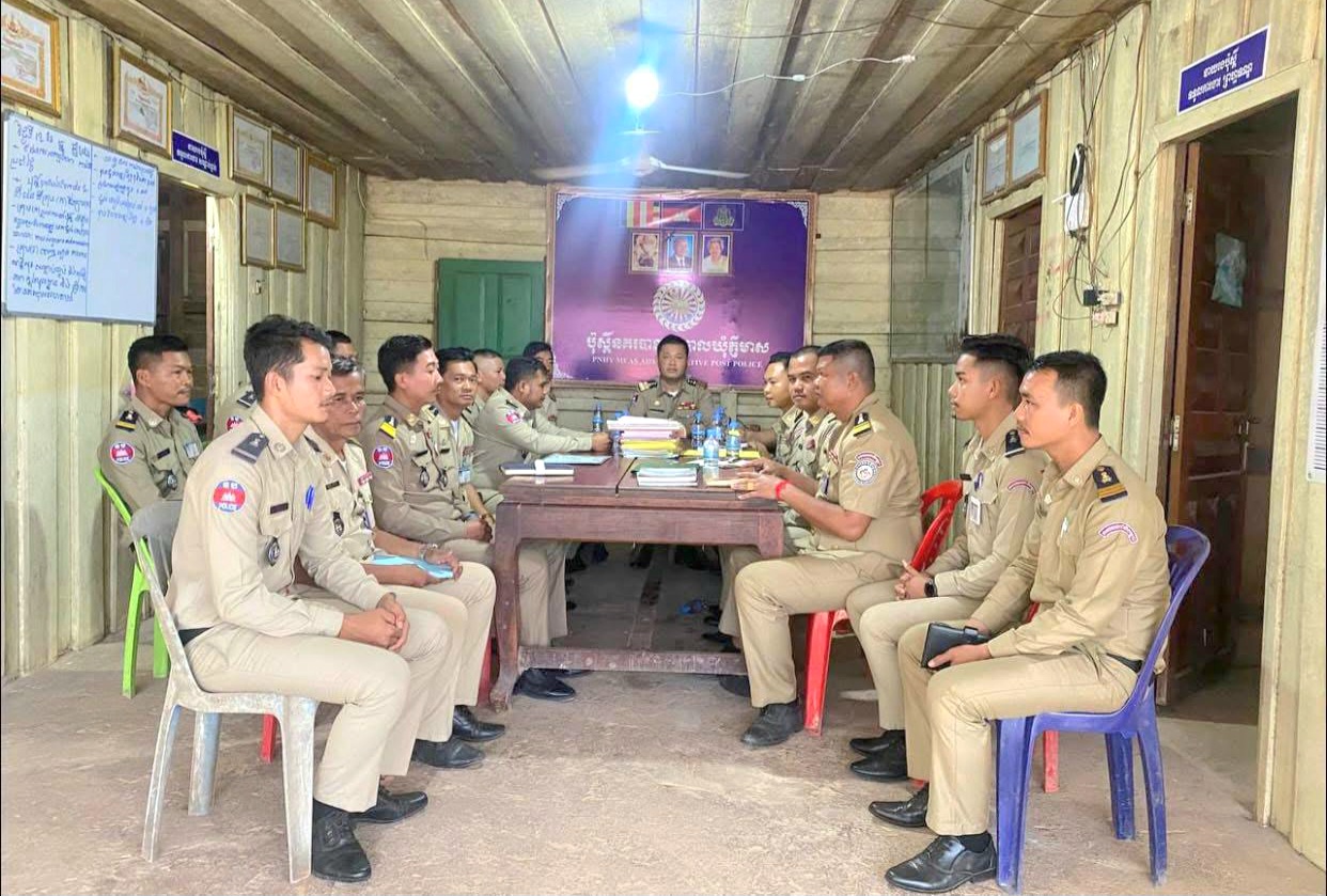 ក្រោម​ការ​ចង្អុល​បង្ហាញ​ពី​លោក​ឧត្តមសេនីយ៍ទោ​ គង់​ មនោ​ ស្នងការនគរបាលខេត្ត​កោះកុង​ ក្រុមការងារ ដឹកនាំ​ដោយ​ លោកវរសេនីយ៍ទោ គឹម សោភ័ណ្ឌណូរ៉ា ស្នងការរង ទទួលដឹកនាំការិយាល័យកិច្ចការប៉ុស្តិ៍នគរបាលរដ្ឋបាល បន្តចុះត្រួតពិនិត្យ និងពង្រឹងប្រសិទ្ធភាព ប៉ុស្តិ៍នគរបាលរដ្ឋបាលចំនួន ៣ឃុំ នៃអធិការដ្ឋាននគរបាលស្រុកគិរីសាគរ