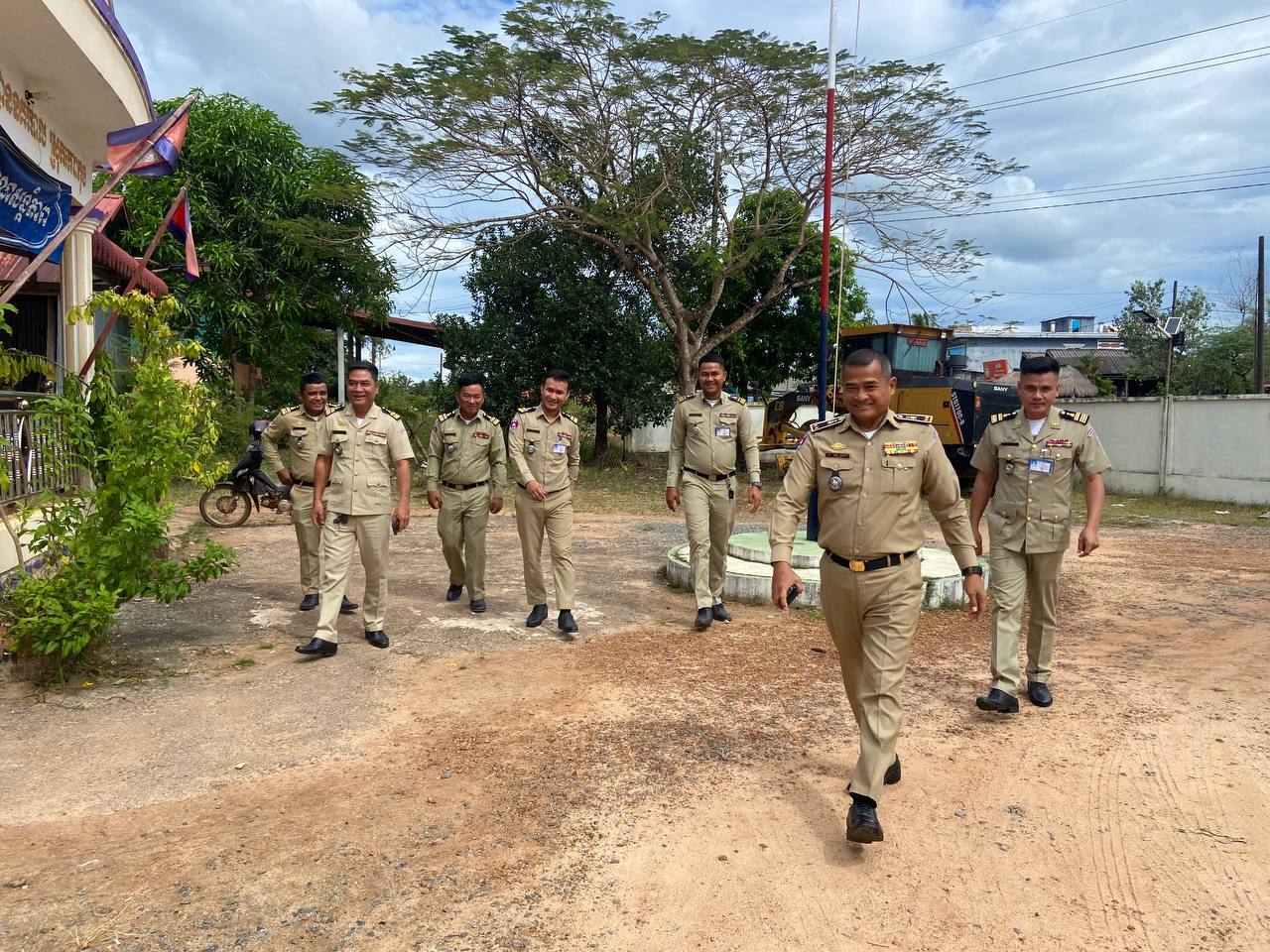 លោក​ឧត្ដមសេនីយ៍​ទោ​ គង់​ មនោ​ ស្នងការ​ នៃ​ស្នងការដ្ឋាន​នគរបាល​ខេត្ត​កោះកុង​ បានឆ្លៀត​ពេល​ដ៏មានតម្លៃ​នៃថ្ងៃសម្រាក បន្តអញ្ជើញ​ចុះសួរសុខ​ទុក្ខ​ សំណេះសំណាល​ជាមួយកងកម្លាំង​ នៃអង្គភាព​អធិការដ្ឋាន ស្រុកកោះកុង ជួប​ប្រជុំជាមួយ​ លោក​អធិការ​ អធិការរង​ ព្រមទាំងកម្លាំង ដេីម្បី​ផ្ដល់បទពិ​សោធន៍​​ល្អៗ​ មួយចំនួន
