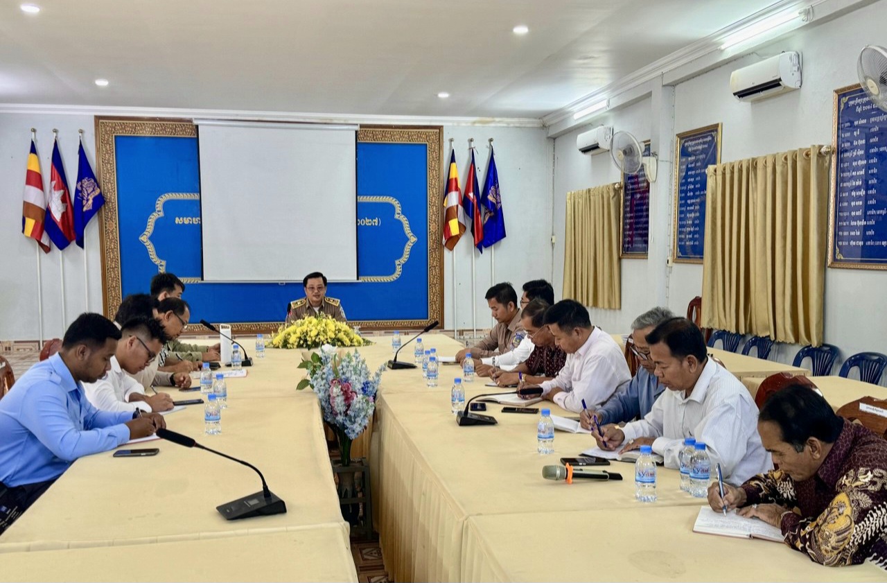 លោក អន សុធារិទ្ធ អភិបាលរង នៃគណៈអភិបាលខេត្តកោះកុង បានអញ្ជើញដឹកនាំកិច្ចប្រជុំពិភាក្សា ជាមួយរដ្ឋបាលក្រុងខេមរភូមិន្ទ មន្ទីរជំនាញពាក់ព័ន្ធ និងបានចុះពិនិត្យទីតាំងដីសម្រាប់គ្រោងរៀបចំអាងប្រព្រឹត្តិកម្មទឹកកខ្វក់ក្រុងខេមរភូមិន្ទ ស្ថិតក្នុងភូមិស្ទឹងវែង សង្កាត់ស្ទឹងវែង ក្រុងខេមរភូមិន្ទ