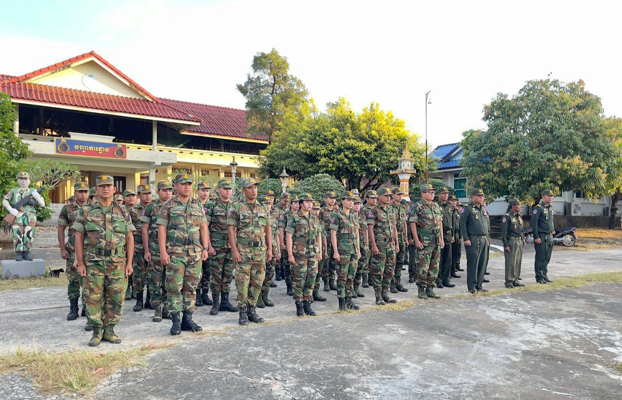 នៅទីបញ្ជាការបានគោរពទង់ជាតិ ដឹកនាំដោយ លោកវរសេនីយ៍ឯក ភាព កុសលមេបញ្ជាការរង ប្រចាំបញ្ជា អនុសេនីយ៍ឯក ផុន សុផាត ប្រចាំមណ្ឌល