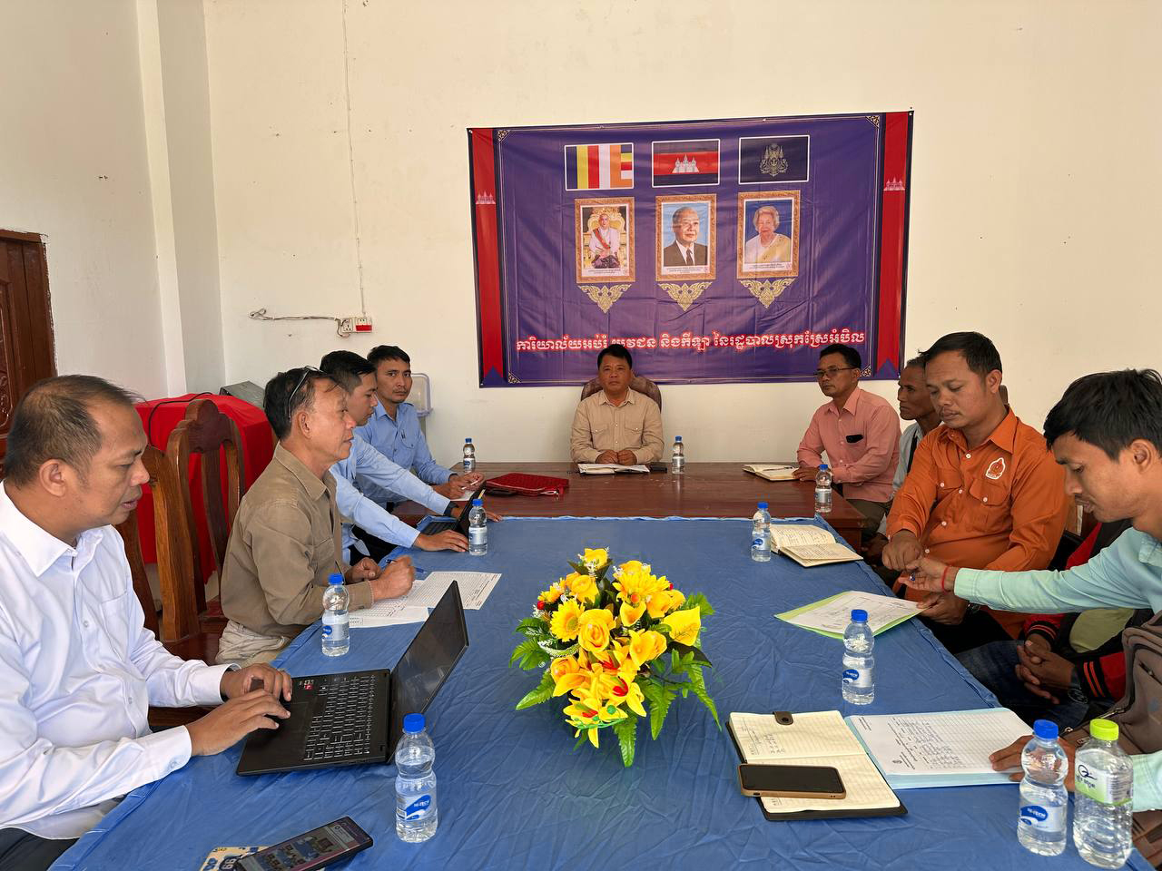 លោក លី បុរិន្ទ ប្រធានការិយាល័យ នៃមន្ទីរមុខងារសាធារណៈខេត្តកោះកុង និងលោក ប៊ិន នរី អនុប្រធានការិយាល័យ “ក្របខណ្ឌ និងបណ្ដុះបណ្ដាល” បានអញ្ជើញចូលរួមជា«គណៈកម្មការជ្រើសរើសគ្រូបង្រៀនជាប់កិច្ចសន្យាចំណេះដឹងទូទៅ ឆ្នាំសិក្សា២០២៤-២០២៥»ជាមួយនឹងមន្ទីរអប់រំ យុវជន និងកីឡា និងរដ្ឋបាលស្រុកស្រែអំបិល