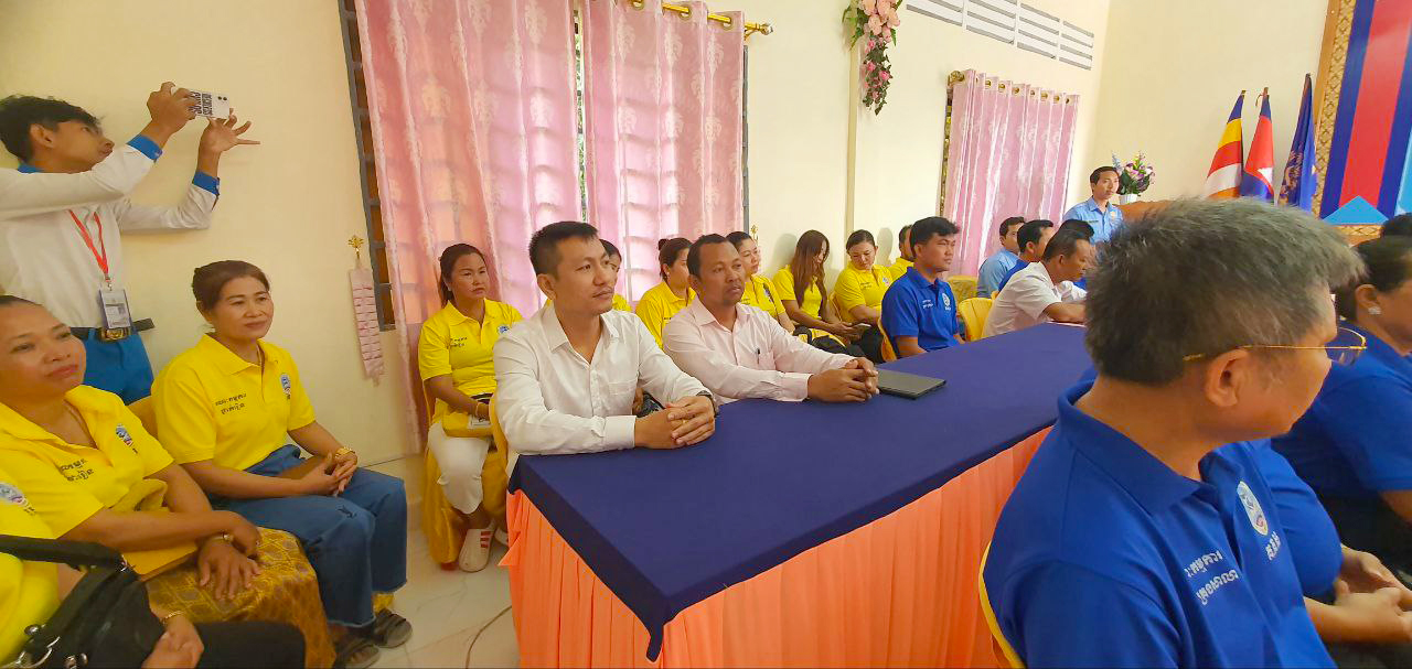 លោក លី វឌ្ឍនា អនុប្រធានមន្ទីរ និងលោក កុល សុជាតិ ប្រធានការិយាល័យ“ត្រួតពិនិត្យរដ្ឋបាល និងបៀវត្ស”នៃមន្ទីរមុខងារសាធារណៈខេត្តកោះកុង បានអញ្ជើញចូលរួមជាគណៈកម្មការវាយតម្លៃនៅទីតាំងជាក់ស្តែងរបស់បេក្ខភាពជ័យលាភីអង្គភាពផ្តល់សេវាសាធារណៈគំរូក្នុងវិស័យអប់រំ និងវិស័យសុខាភិបាលឆ្នាំ ២០២៤
