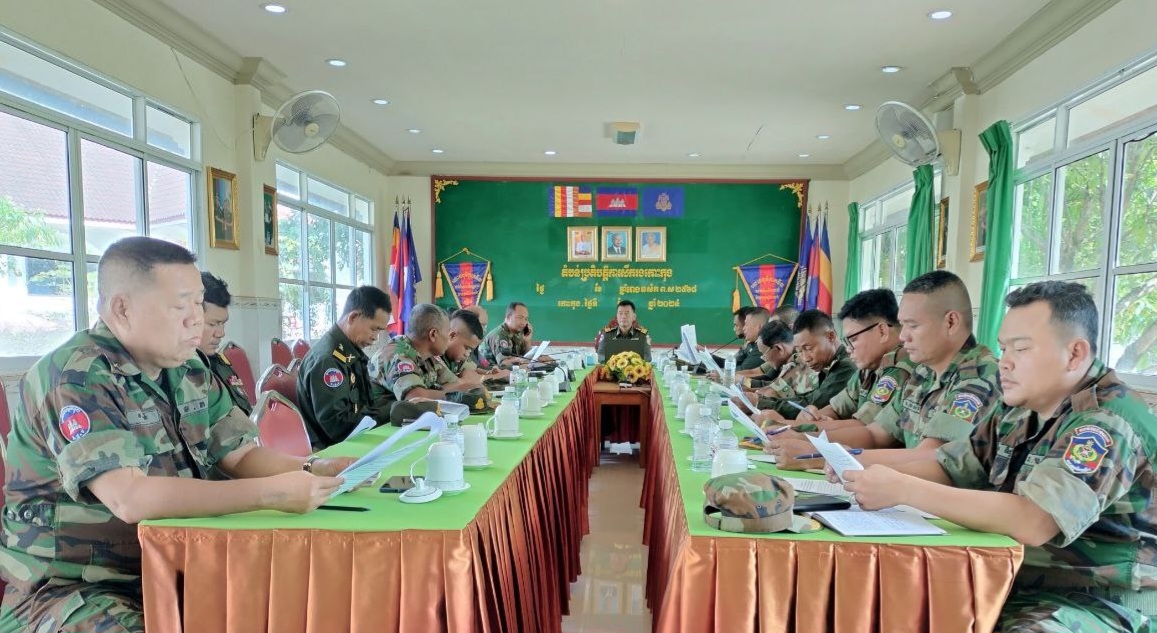 លោកវរសេនីយ៍ឯក គង់ សុភាព មេបញ្ជាការរង នាយសេនាធិការស្តីទីតំបន់ប្រតិបត្តិការសឹករងកោះកុង បានអញ្ជើញ ជាអធិបតីដឹកនាំប្រជុំ ស្ដីពីផែនការការពារថ្នាក់ដឹកនាំ