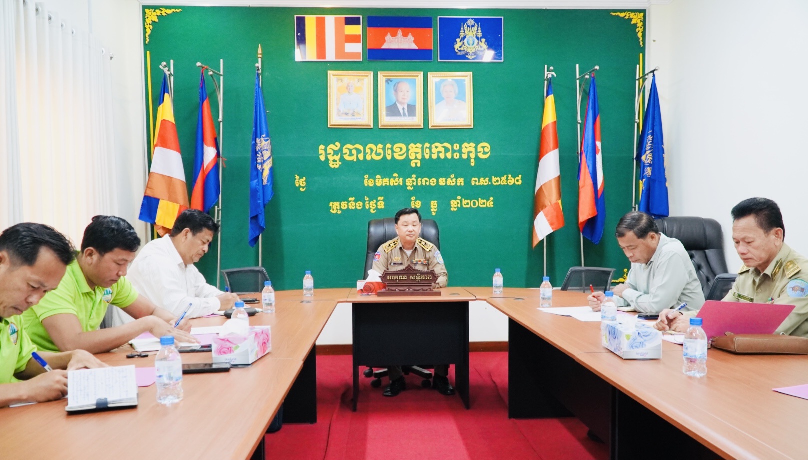 លោក អន សុធារិទ្ធ អភិបាលរង នៃគណៈអភិបាលខេត្តកោះកុង បានអញ្ជើញដឹកនាំកិច្ចប្រជុំក្រុមការងារថ្នាក់ខេត្ត ដើម្បីគ្រប់គ្រង និងតាមដានជាប្រចាំ ក្នុងកិច្ចការប្រមូលផល អនុផលព្រៃឈើ ក្នុងគម្រោងវារី អគ្គិសនីស្ទឹងវាលថ្មកំបុត វារីអគ្គិសនីស្ទឹងឫស្សីជ្រុំកណ្តាល និងវារីអគ្គីសនីស្ទឹងមេទឹក ស្ថិតក្នុងភូមិសាស្ត្រខេត្តកោះកុង