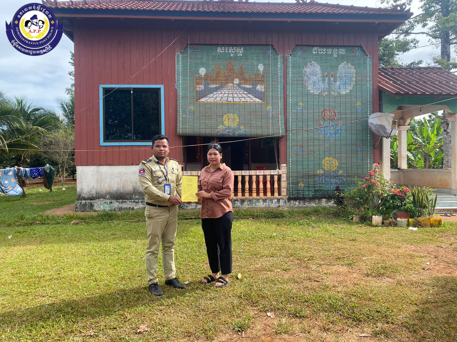 កម្លាំងប៉ុស្ដិ៍នគរបាលរដ្ឋបាលឬស្សីជ្រុំ បានចុះល្បាតក្នុងមូលដ្ឋាន-ផ្ដល់សៀវភៅស្នាក់នៅ(ក២)ជូនប្រជាពលរដ្ឋបានចំនួន០១ក្បាល(បំបែកថ្មី)និងបានធ្វើការផ្សព្វផ្សាយគោលនយោបាយភូមិឃុំមានសុវត្ថិភាពទាំង៧ចំនុច