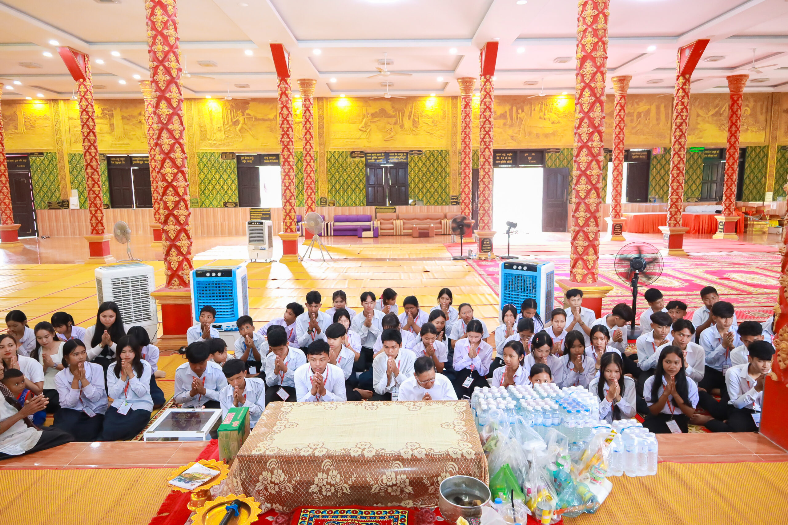 ព្រះពុទ្ធសាសនាផ្សារភ្ជាប់នឹងសង្គម ! កម្មវិធី«ការរួមគ្នាដើម្បីអភិវឌ្ឍន៍មនុស្សសិលា» ក្រោមប្រធានបទ ៖ ការអប់រំសីលធម៌  ចរិយាធម៌ សុជីវធម៌ និងគុណធម៌ ដែលធ្វើបទ បាឋកថាដោយ ឯកឧត្តមព្រឹទ្ធាចារ្យបណ្ឌិត យុទ្ធ ភូថង អតីតអភិបាលខេត្តកោះកុង ដល់សិស្សានុសិស្ស សាលាអនុវិទ្យាល័យសម្តេច ជា សុីម ស្មាច់មានជ័យ