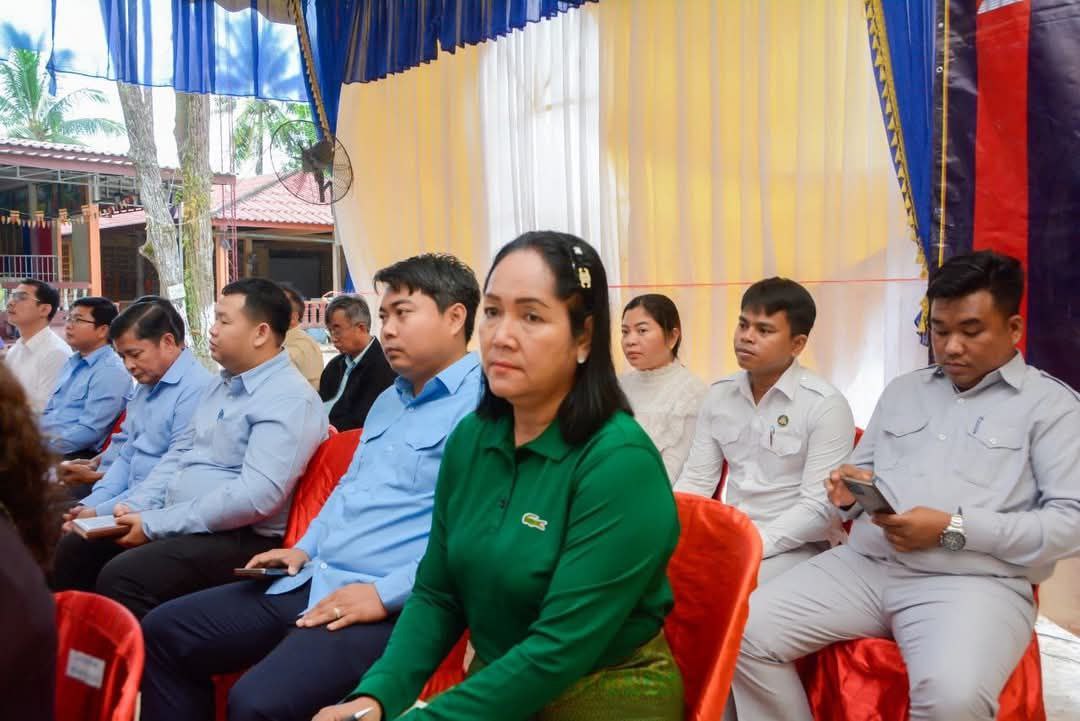 លោក ខ្លឹម យុនវិសិដ្ឋ អនុប្រធានមន្ទីរ នៃមន្ទីររ៉ែ និងថាមពល បានអញ្ជើញចូលរូមវេទិកាសាធារណៈរបស់ក្រុមប្រឹក្សាខេត្តកោះកុង អាណត្តិទី៤ នៅវត្តរូងគីរីសត្ថារាម (វត្តត្រពាំងរូង) នៅស្រុកកោះកុង