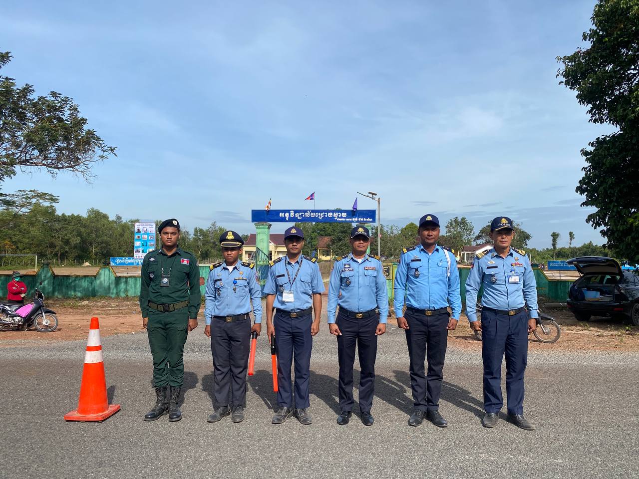 លោក​ អនុសេនីយ៍​ឯក សឿង​ ចំរេីន នាយប៉ុស្តិ៍ បានចាត់កម្លាំងប៉ុស្តិ៍០១នាក់​ សហការ​ជាមួយកម្លាំងផ្នែកសណ្ដាប់ធ្នាប់បានចុះរឹតបន្តឹងច្បាប់​ចរាចរណ៍​ផ្លូវគោកតាមអនុក្រឹត្យលេខ៣៩