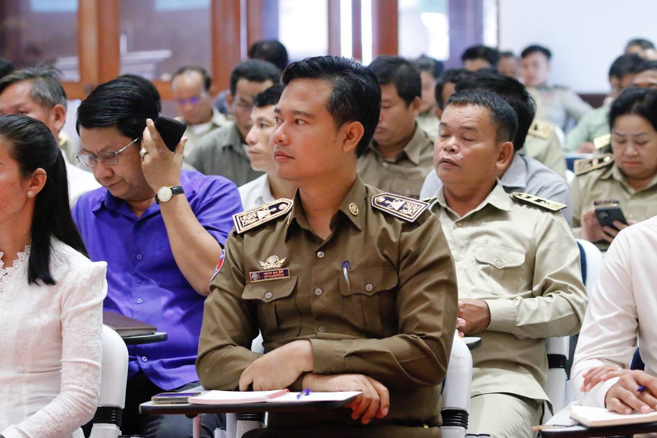 លោក ទួន ឪទី អភិបាលរងស្រុកគិរីសាគរ បានដឹកនាំមេឃុំទាំងបី និងស្មៀនឃុំ ចូលរួមពិធីប្រកាសក្រុមការងារនិងផ្សព្វផ្សាយផែនការអនុវត្តលេខ០០៣ ផ.ក របស់ក្រសួងមហាផ្ទៃស្ដីពីការចុះត្រួតពិនិត្យវត្តមានស្នាក់នៅរបស់ជនបរទេស ក្នុងព្រះរាជាណាចក្រកម្ពុជា