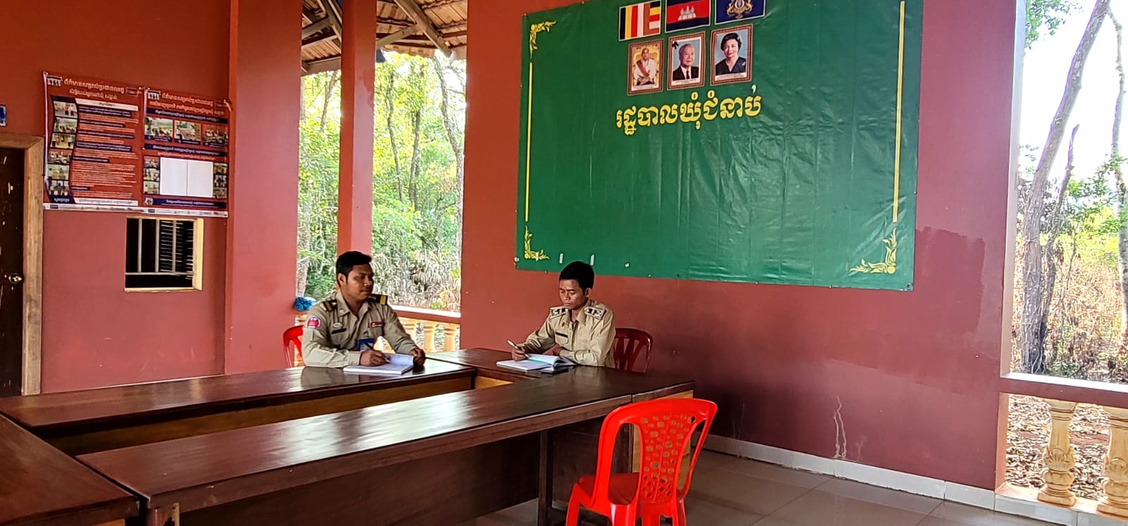 ប៉ុស្ដិ៍នគរបាលរដ្ឋបាលឃុំជំនាប់ កម្លាំងប៉ុស្តិ៍ បានចេញល្បាតនៅក្នុងមូលដ្ឋាន និងចុះជួបជាមួយក្រុមប្រឹក្សាឃុំដើម្បីសម្រង់ពត៏មានបញ្ហាបទល្មើសផ្សេងៗដែលកើតមានឡើងក្នុងឃុំជំនាប់ទាំងមូល