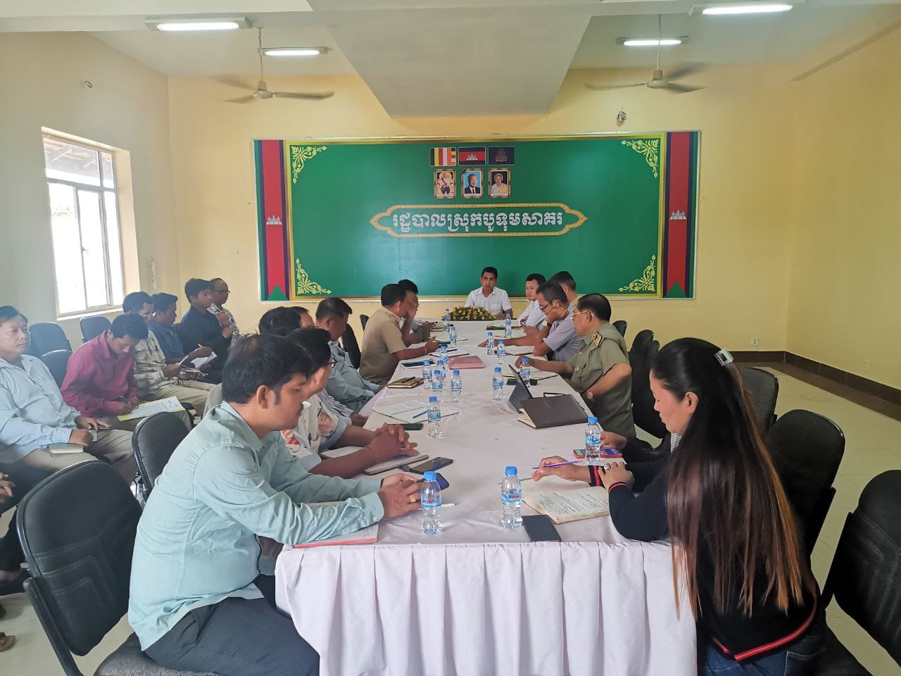 លោក​ ខេង សំខាន់​ អភិបាលស្ដីទី បានអញ្ជើញជាអធិបតី​ដឹកនាំកិច្ចប្រជុំការងារចំបាច់មួយចំនួន ដើម្បីត្រៀមចូលរួមវេទិកាផ្សព្វផ្សាយ និងពិគ្រោះយោបល់ក្រុមប្រឹក្សាខេត្ត នារសៀលថ្ងៃទី​៩ ខែធ្នូ​ ឆ្នាំ២០២៤​ នៅបរិវេណសាលាស្រុកបូទុមសាគរ