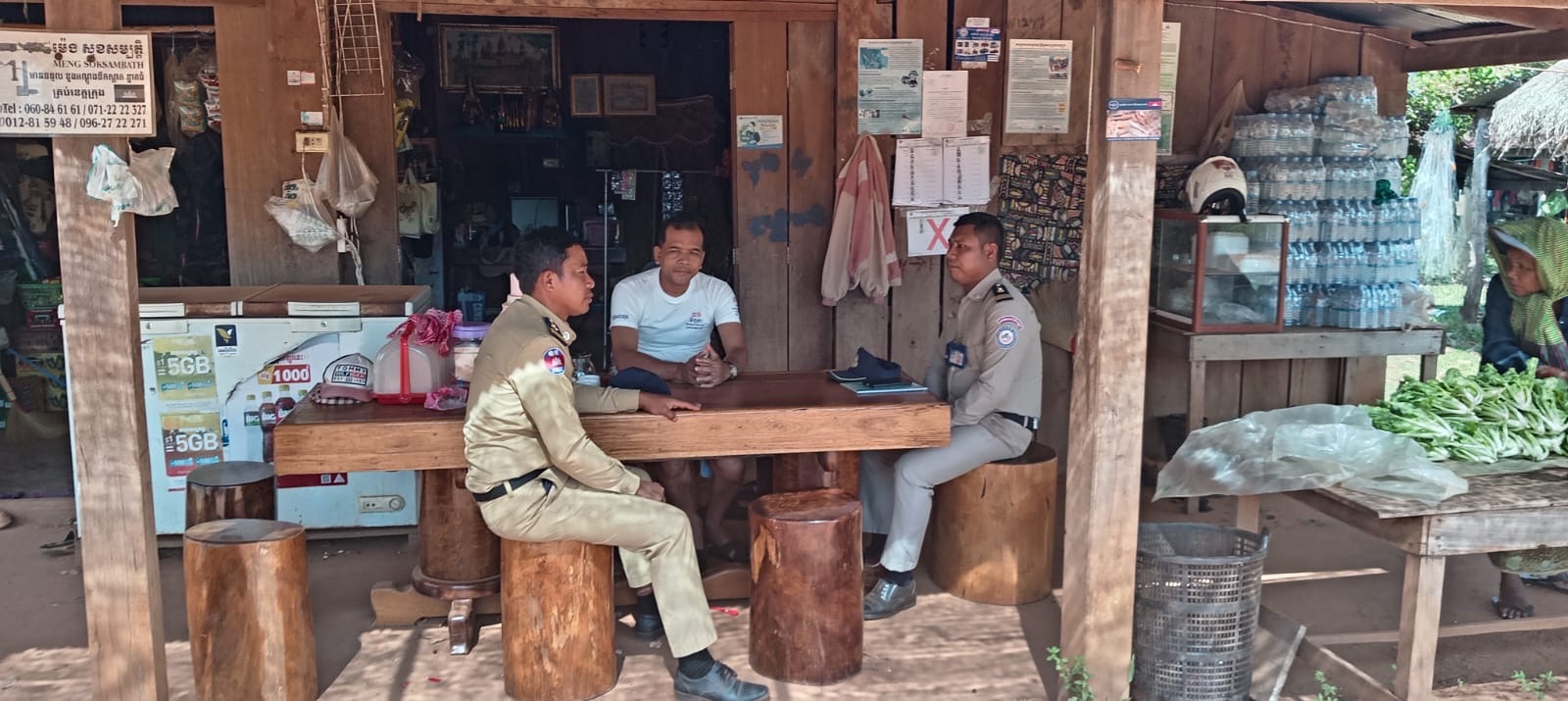 កម្លាំងប៉ុស្តិ៍នគរបាលរដ្ឋបាលឃុំជំនាប់ បានចេញល្បាតក្នុងមូលដ្ឋាន និងសួរសុខទុក្ខប្រជាពលរដ្ឋ