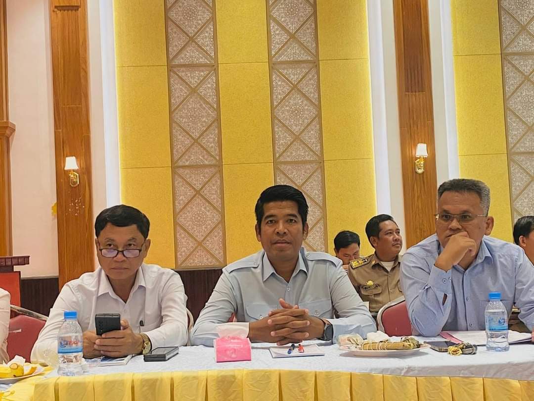 លោក ឈឹម ចិន អភិបាលស្ដីទី នៃគណ:អភិបាលក្រុង និងលោកស្រី ហ៊ីម សោភ័ណ នាយករដ្ឋបាល បានអញ្ជើញចូលរួមកិច្ចប្រជុំស្ដីពីការធ្វើបច្ចុប្បន្នភាពក្រុមការងាររាជរដ្ឋាភិបាលចុះមូលដ្ឋានក្រុង ស្រុក នៃខេត្តកោះកុង
