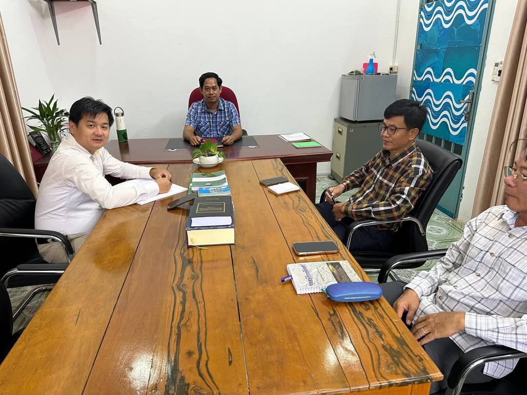 លោក វ៉េត សុនីម អនុប្រធានមន្ទីរបរិស្ថានខេត្តកោះកុង បានដឹកនាំកិច្ចប្រជុំស្តីពី «ការការពារនិងអភិរក្សសត្វក្រពើភ្នំនិងត្រីនាគ នៅឧទ្យានជាតិជួរភ្នំក្រវាញ » ជាមួយអង្គការសត្វព្រៃ និងរុក្ខជាតិ (FF) នៅមន្ទីរបរិស្ថានខេត្តកោះកុង
