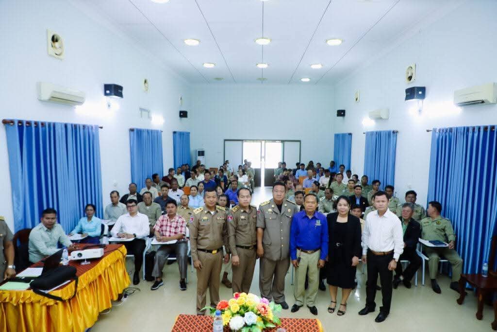 លោក លោកស្រីសមាជិកក្រុមប្រឹក្សាក្រុងខេមរភូមិន្ទ បានអញ្ជើញចូលរួមវគ្គតម្រង់ទិស ស្ដីពីការគ្រប់គ្រងរដ្ឋបាលក្រុង ស្រុកតាមបែបវិមជ្ឈការ និងវិសហមជ្ឈការ ជូនដល់សមាជិកក្រុមប្រឹក្សាក្រុង ស្រុកអាណត្តិទី៤ ឆ្នាំ២០២៤