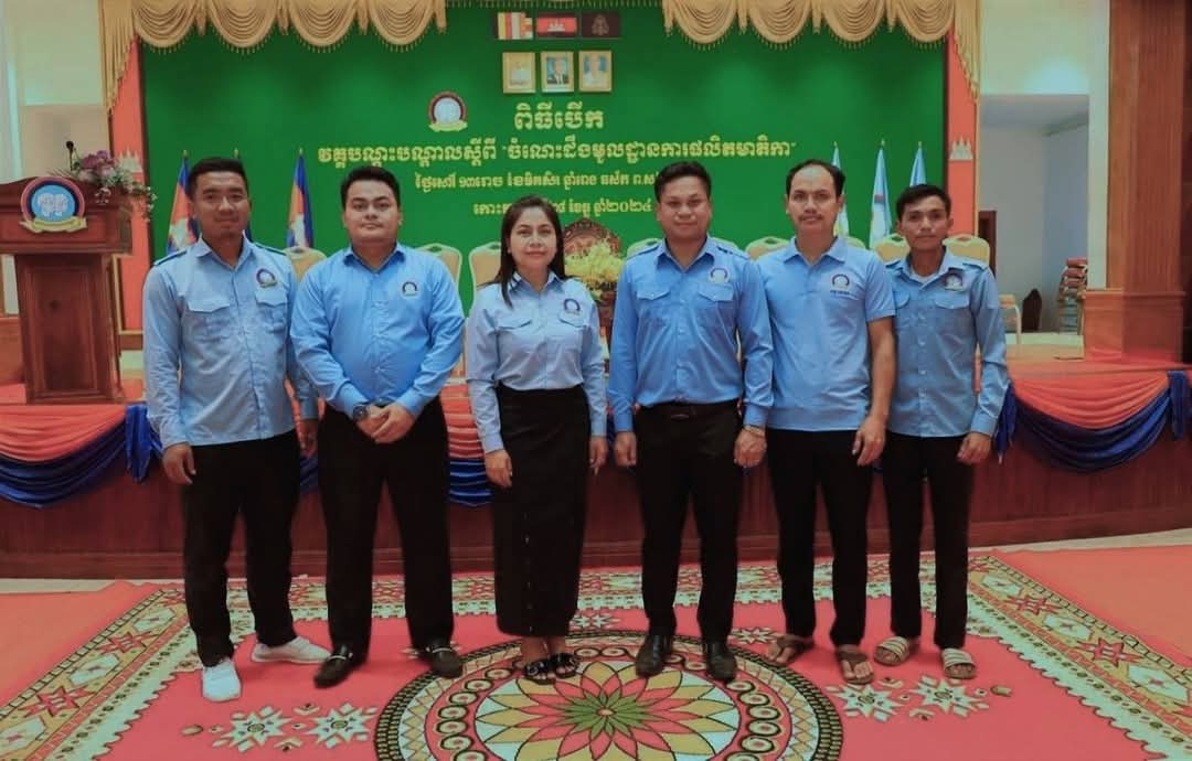 លោកស្រី ទួត ហាទីម៉ា អភិបាល នៃគណៈអភិបាលស្រុកថ្មបាំង និងជាសមាជិកអចិន្ត្រៃយ៍សហភាពសហព័ន្ធយុវជនកម្ពុជាខេត្តកោះកុង បានអញ្ជើញជាគណៈអធិបតីក្នុងពិធីបើកវគ្គបណ្ដុះបណ្ដាល ស្ដីពី “ចំណេះដឹងមូលដ្ឋានការផលិតមាតិកា”
