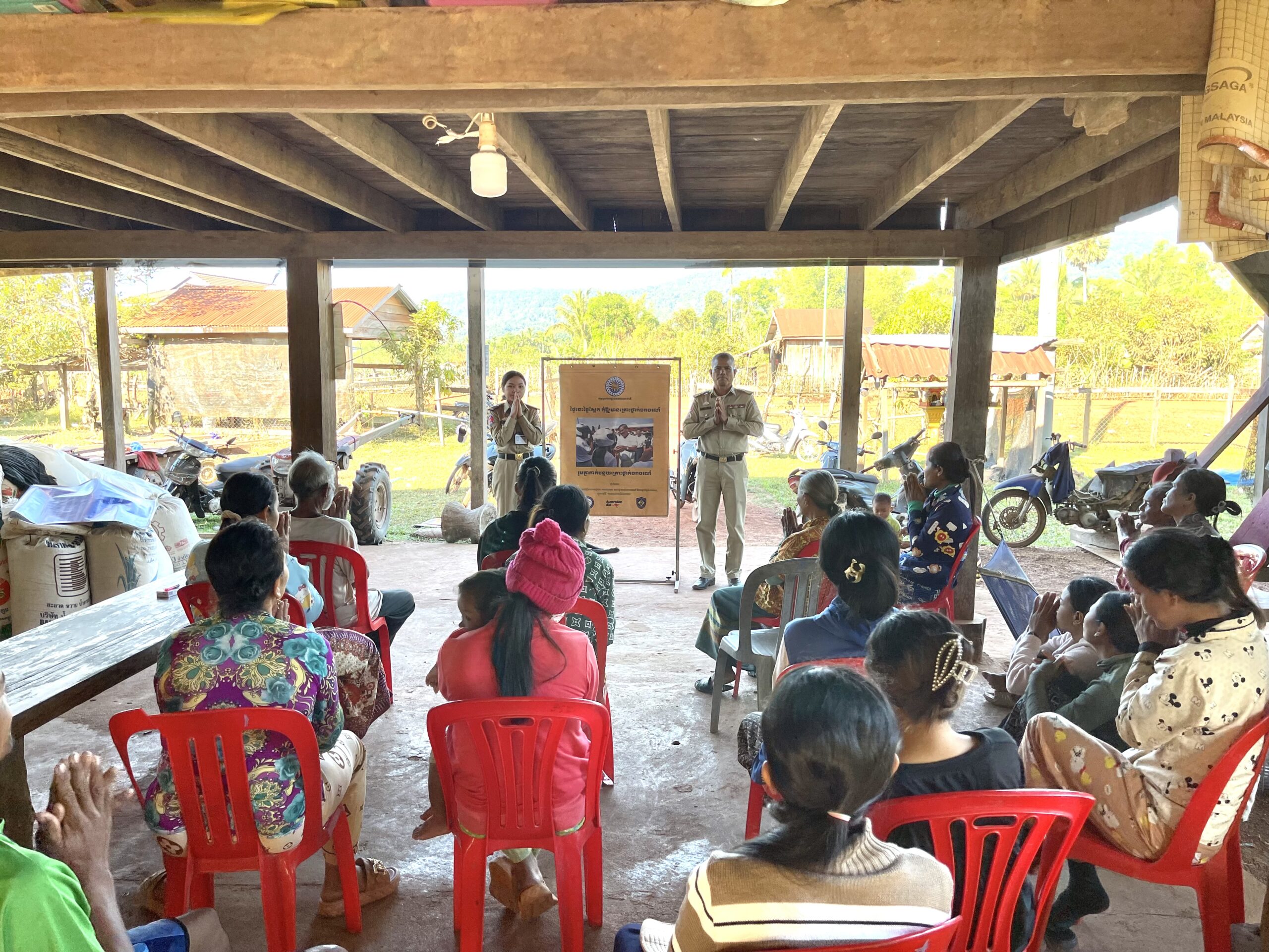 ប៉ុស្តិ៍នគរបាលរដ្ឋបាលឃុំប្រឡាយ បានចេញល្បាតនៅក្នុងមូលដ្ឋាន និងបានសហការណ៍ជាមួយលោកមេភូមិ បានចុះផ្សព្វផ្សាយអំពីប្រធានបទ រួមគ្នាកាត់បន្ថយគ្រោះថ្នាក់ចរាចរណ៍