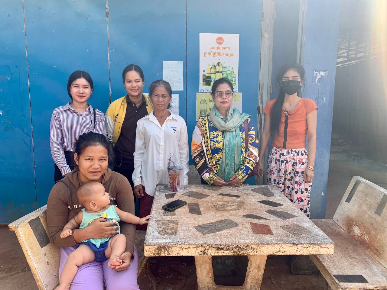 លោក ស្រី វ៉ាត់ សុខា សមាជិកក្រុមប្រឹក្សាឃុំត្រពាំងរូង និងជាអ្នកទទួលបន្ទុក គ.ក.ន.ក ឃុំ និងលោកស្រី នុំ ទីត អនុភូមិដីទំនាប រួមជាមួយក្រុមទ្រទ្រង់សុខភាពភូមិដីទំនាប បានចុះសួសុខទុក្ខប្រជាពលរដ្ឋតាមខ្នងផ្ទះគោលដៅ បានចំនួន ១១ គ្រួសារ