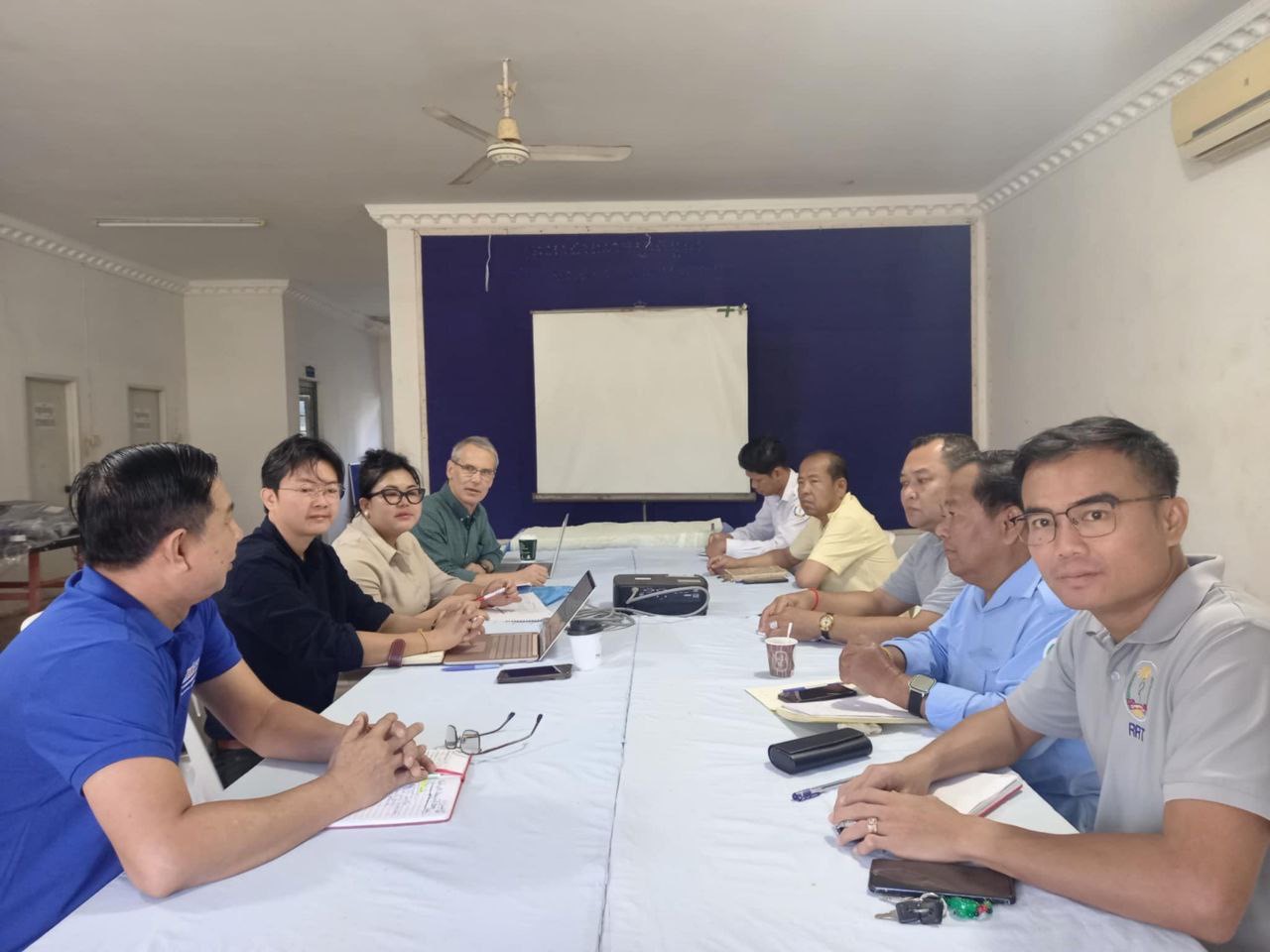 កិច្ចប្រជុំស្តីពីការគ្រប់គ្រងការយល់ដឹង និងយេនឌ័រ របស់ការិយាល័យសុខាភិបាលស្មាច់មានជ័យជាមួយអង្គការ URC ជុំវិញការលុបបំបាត់ជំងឺគ្រុនចាញ់នៅឆ្នាំ២០២៥ ខាងមុខ ។