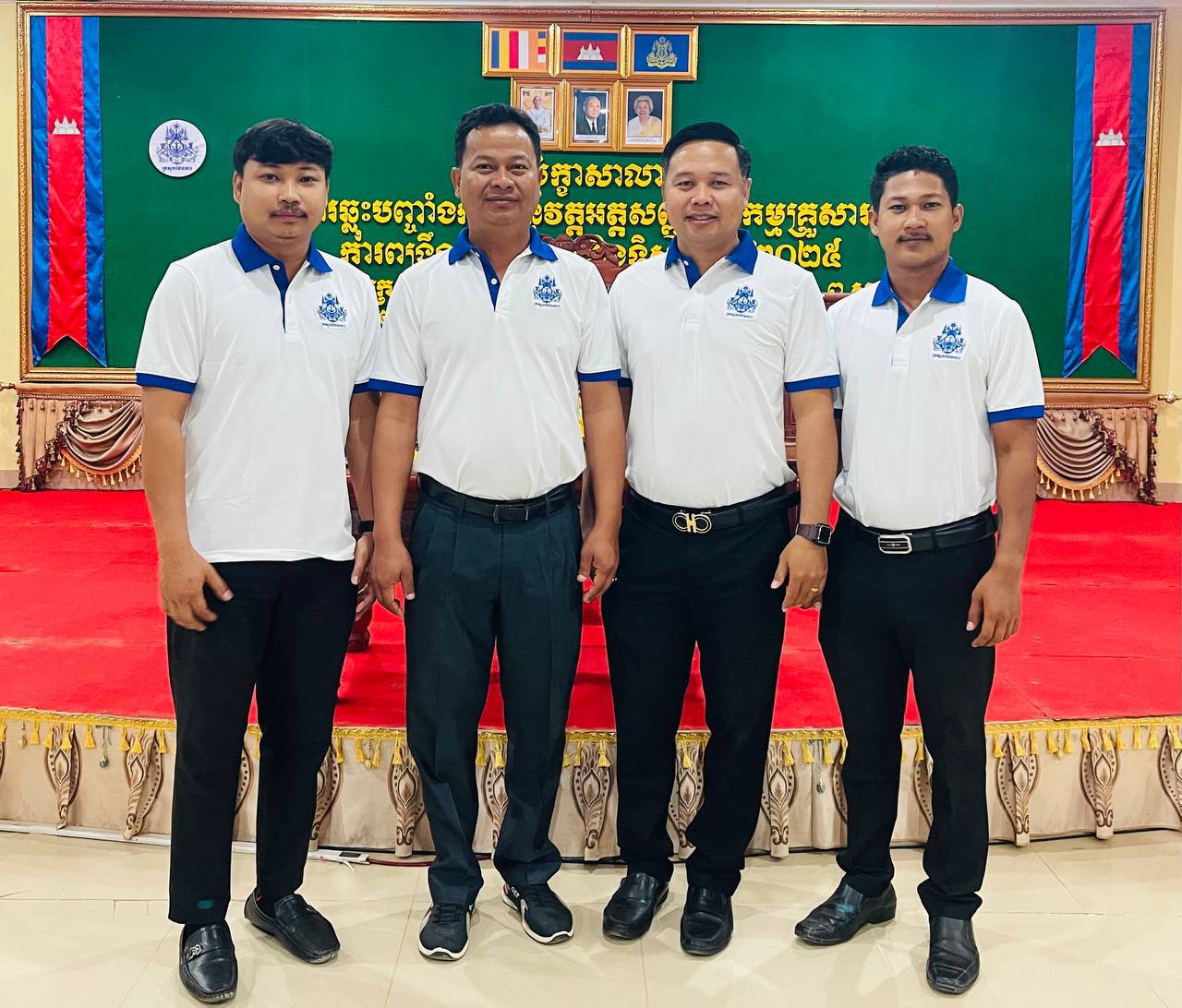 លោក ជា ស៊ីវត្រា ប្រធានមន្ទីរផែនការខេត្តកោះកុង បានដឹកនាំមន្ត្រីក្រោមឱវាទ ៣រូប ចូលរួមពិធីបើកសិក្ខាសាលា ស្តីពីការឆ្លុះបញ្ចាំងពីការអនុវត្តអត្តសញ្ញាណកម្មគ្រួសារក្រីក្រ ការពង្រឹងសមត្ថភាពការអនុវត្តអត្តសញ្ញាណកម្មគ្រួសារក្រីក្រ និងទិសដៅឆ្នាំ២០២៥ នៅមន្ទីរអប់រំ យុវជន និងកីឡា ខេត្តបន្ទាយមានជ័យ
