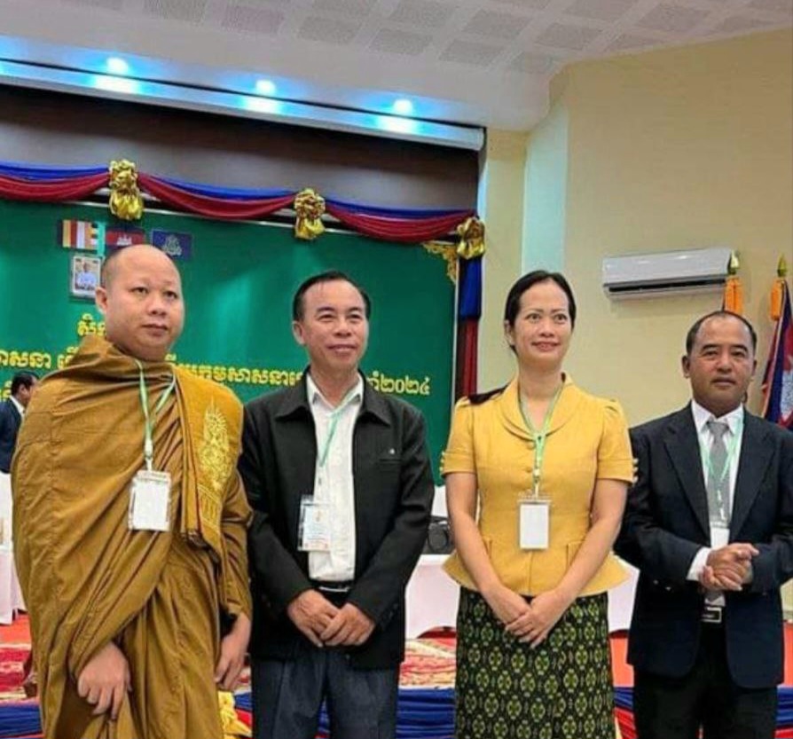 លោកស្រី ឈី វ៉ា អភិបាលរង នៃគណៈអភិបាលខេត្តកោះកុង លោក អ៊ូច ទូច ប្រធានមន្ទីរ និងលោក គង់ ចន្ទថុល្ល អនុប្រធានមន្ទីរធម្មការ និងសាសនាខេត្ត ព្រមទាំងមានការនិមន្តចូលរួម ពីព្រះលក្ខណ៍មុនី វង្ស ពិជ័យ ព្រះមេគណ គណ:ធម្មយុត្តខេត្តកោះកុង បានចូលរួមសិក្ខាសាលា ស្តីពី កិច្ចសន្ទនាអន្តរជំនឿសាសនា ដើម្បីសុខដុមនីយកម្មសាសនានៅកម្ពុជា ក្រោមប្រធានបទ “ការពង្រឹងភាពជាពលរដ្ឋល្អក្នុងសង្គម តាមរយ:សាសនមាគ៌ា”
