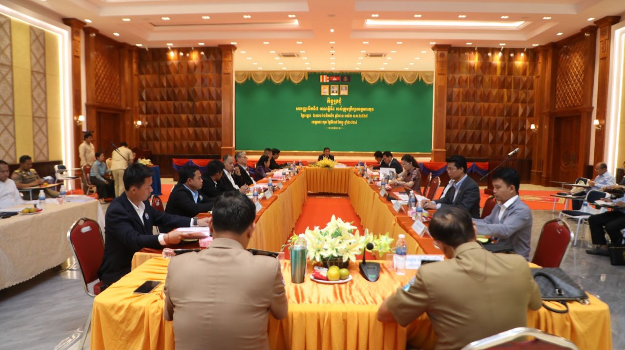 ​លោក​ ជួន​ ភារ៉េត​ អនុប្រធានមន្ទីរ​ធម្មការនិងសាសនាខេត្តកោះកុង តំណាងលោកប្រធានមន្ទីរចូលរួមកិច្ចប្រជុំសាមញ្ញលើកទី៧ អាណត្តិទី៤ របស់ក្រុមប្រឹក្សាខេត្តកោះកុង