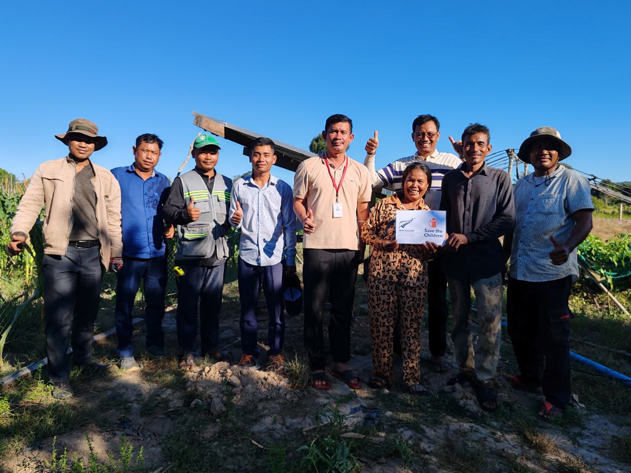 លោក ភ្លួង សួង ប្រធានការិយាល័យសេដ្ឋកិច្ច និងអភិវឌ្ឍន៍សហគមន៍ស្រុកថ្មបាំង ចុះតាមដានពិនិត្យការដំឡើងប្រព័ន្ធស្រោចស្រពដោយសូឡា