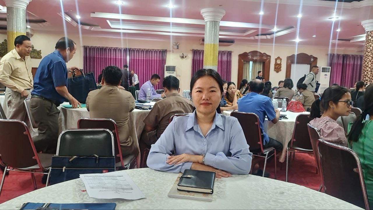 លោកស្រី សេង គីមហ៊ូន នាយករងរដ្ឋបាលស្រុកកោះកុង​ បានអញ្ជើញសិក្ខាសាលាស្ដីពី ការត្រួតពិនិត្យលទ្ធផល នៃកាអនុវត្តគម្រោងអាហារូបត្ថម្ភនៅកម្ពុជាប្រចាំ ឆ្នាំ២០២៤