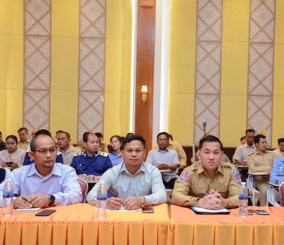 លោក ឈឺន ភស្ដារ អភិបាលរង នៃគណៈអភិបាលស្រុកថ្មបាំង និងការិយាល័យផែនការ និងគាំទ្រឃុំ បានចូលរួមវេទិកាពិគ្រោះយោបល់រដ្ឋបាលខេត្តកោះកុង ជាមួយអង្គការសង្គមស៊ីវិល ដែលធ្វើសកម្មភាពក្នុងដែនសមត្ថកិច្ចខេត្ត ប្រចាំឆមាសទី២ ឆ្នាំ២០២៤