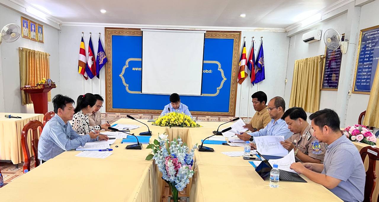 រដ្ឋបាលក្រុងខេមរភូមិន្ទ បានរៀបចំកិច្ចប្រជុំគណៈអភិបាល ដើម្បីត្រួតពិនិត្យលើរបៀបវារៈ កំណត់ហេតុកិច្ចប្រជុំក្រុមប្រឹក្សារលើកទី៦ អាណត្តិទី៤ បាយការណ៍ប្រចាំខែធ្នូ និងរបាយការណ៍ប្រចាំឆ្នាំ ២០២៤ របស់រដ្ឋបាលក្រុងខេមរភូមិន្ទ មុននឹងដាក់ជូនក្នុងកិច្ចប្រជុំសាមញ្ញលើកទី៧ អាណិតទី៤របស់ក្រុមប្រឹក្សាក្រុង