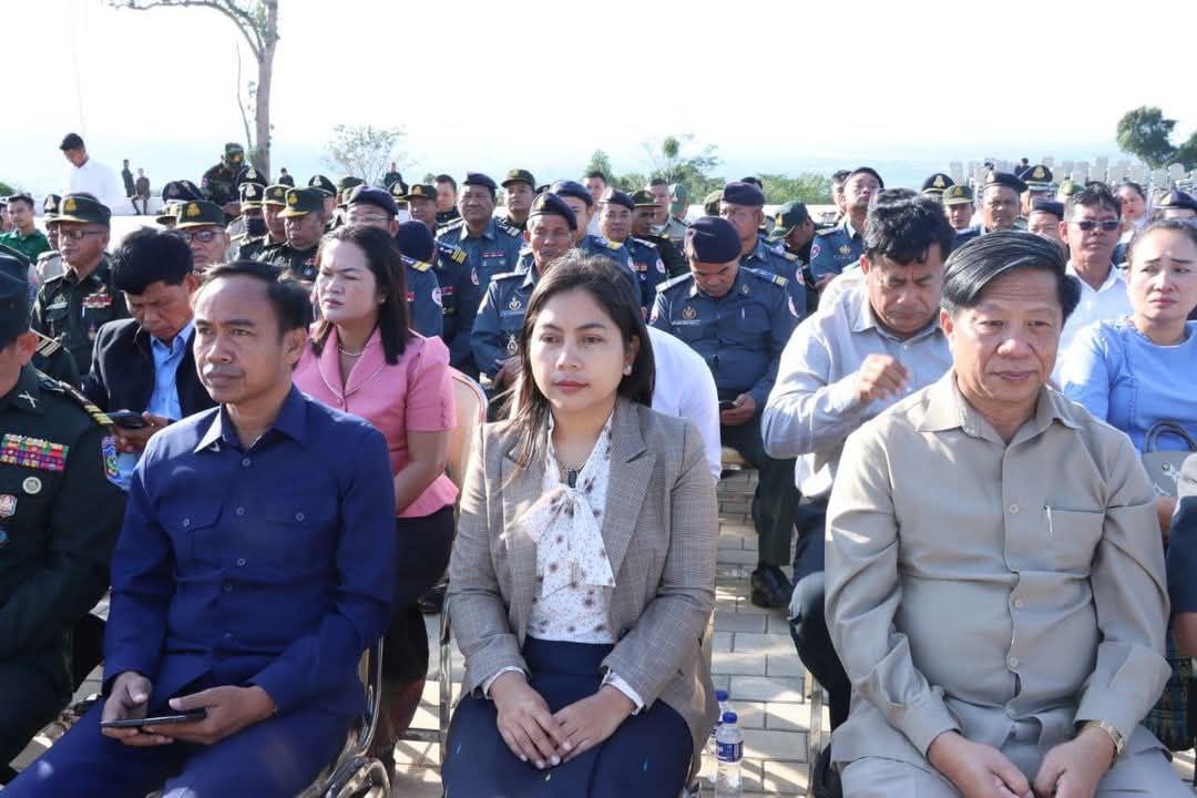 លោកស្រី ទួត ហាទីម៉ា អភិបាល នៃគណៈអភិបាលស្រុកថ្មបាំង បានអញ្ជើញចូលរួម ក្នុងពិធីប្រគល់រង្វាន់ ជូនសិស្សានុសិស្សប្រឡងសញ្ញាបត្រមធ្យមសិក្សាទុតិយភូមិ និងបច្ចេកទេស និងវិជ្ជាជីវៈកម្រិត៣ ដែលទទួលបាននិទ្ទេស A