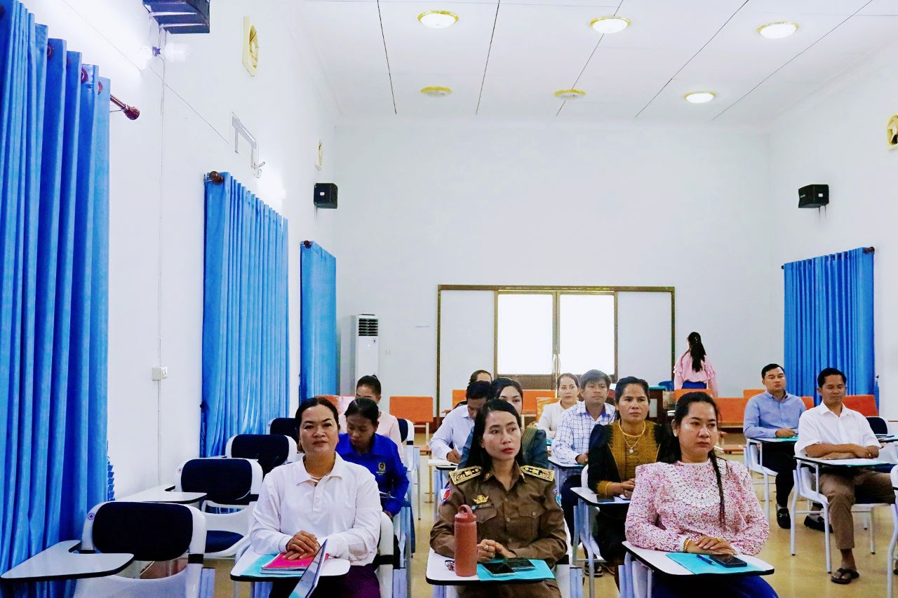 លោកស្រី ពៅ ចន្ធី អនុប្រធានមន្ទីរផែនការខេត្តកោះកុង បានអញ្ជើញចូលរួម កិច្ចប្រជុំបូកសរុបលទ្ធផលការងារ៩ខែ ឆ្នាំ២០២៤ និងលើកទិសដៅឆ្នាំ២០២៥ និងកិច្ចប្រជុំសាមញ្ញលើកទី៥ របស់គណៈកម្មាធិការពិគ្រោះយោបល់កិច្ចការស្ត្រី និងកុមារខេត្ត (គ.ក.ស.ក ខេត្ត)