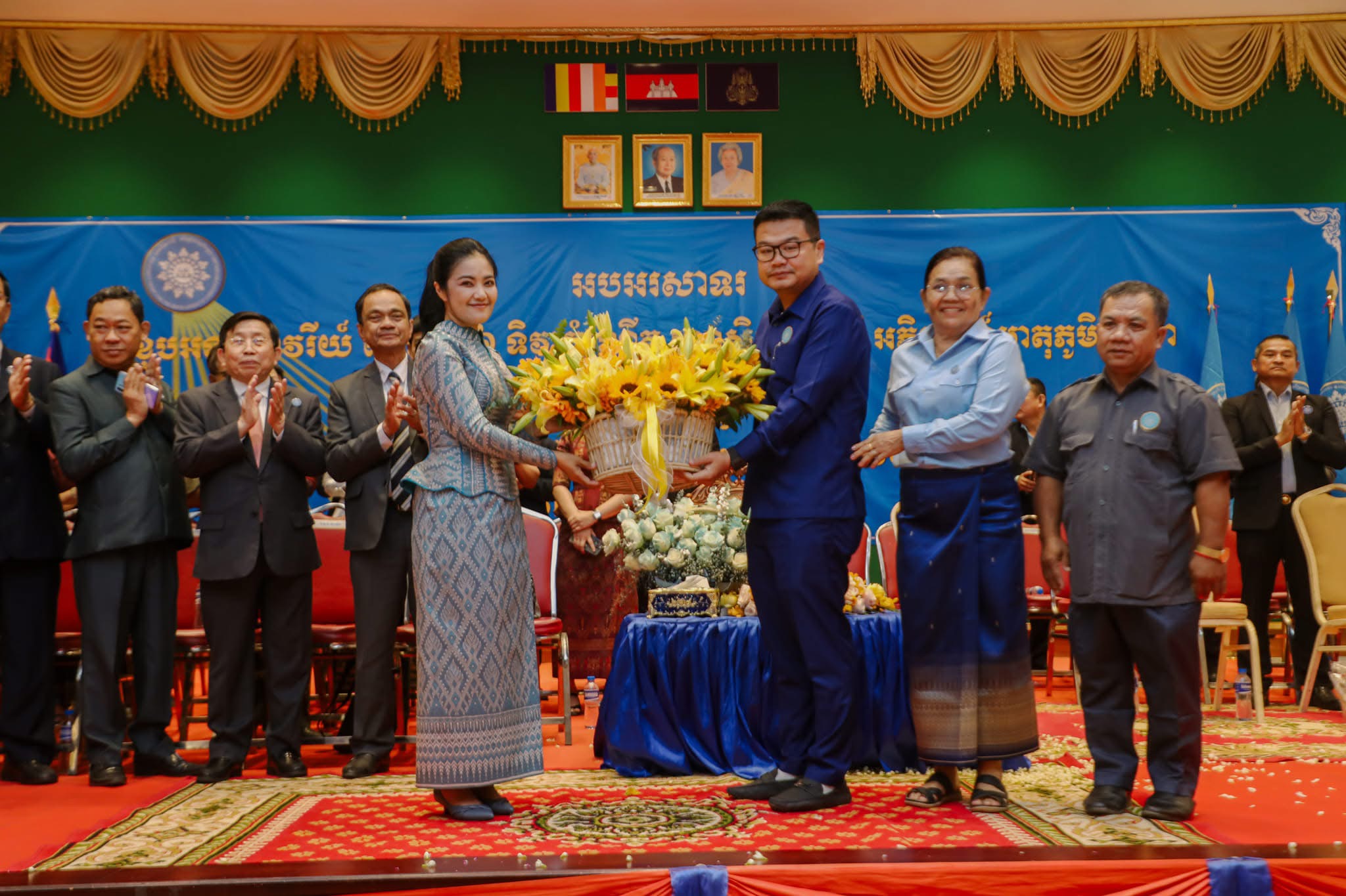 លោកស្រី គ្រី សោភ័ណ ប្រធានក្រុមប្រឹក្សាស្រុកបូទុមសាគរ លោក ក្រូច បូរីសីហា អភិបាលស្រុក និងលោក កែវ នីបូរ៉ា សមាជិកក្រុមប្រឹក្សាស្រុក បានអញ្ជើញចូលរួមអង្គមិទ្ទីញអបអរសាទរខួមអនុស្សាវរីយ៍លើកទី៤៦ ទិវាកំណើតរណសិរ្សសាមគ្គី អភិវឌ្ឍន៍មាតុភូមិកម្ពុជាខេត្តកោះកុង ក្រោមអធិបតីភាព លោកជំទាវ មិថុនា ភូថង អភិបាល នៃគណៈអភិបាលខេត្តកោះកុង នៅសាលមហោស្រពខេត្តកោះកុង