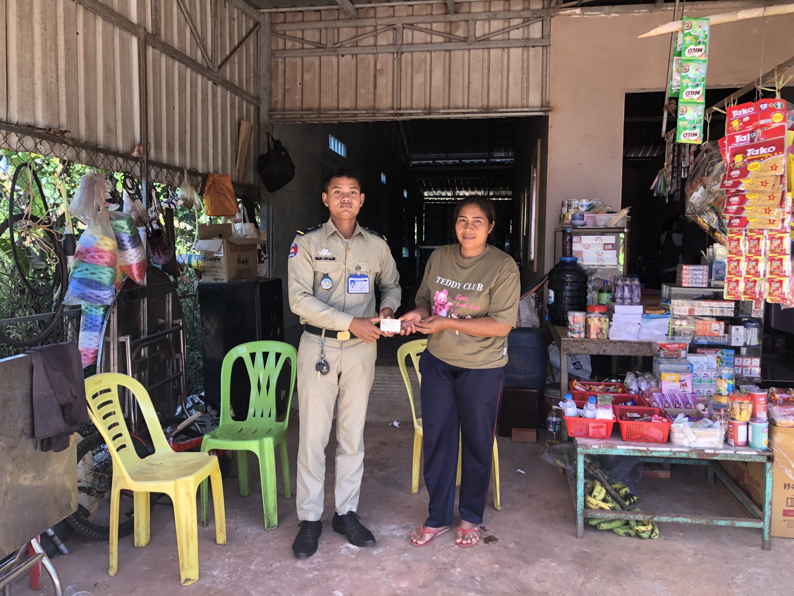 កម្លាំងប៉ុស្ដិ៍នគរបាលរដ្ឋបាលឬស្សីជ្រុំបានចុះល្បាតក្នុងមូលដ្ឋាននិងចែកអត្តសញ្ញាប័ណ្ណសញ្ជាតិខ្មែរជូនប្រជាពលរដ្ឋតាមខ្នងផ្ទះ