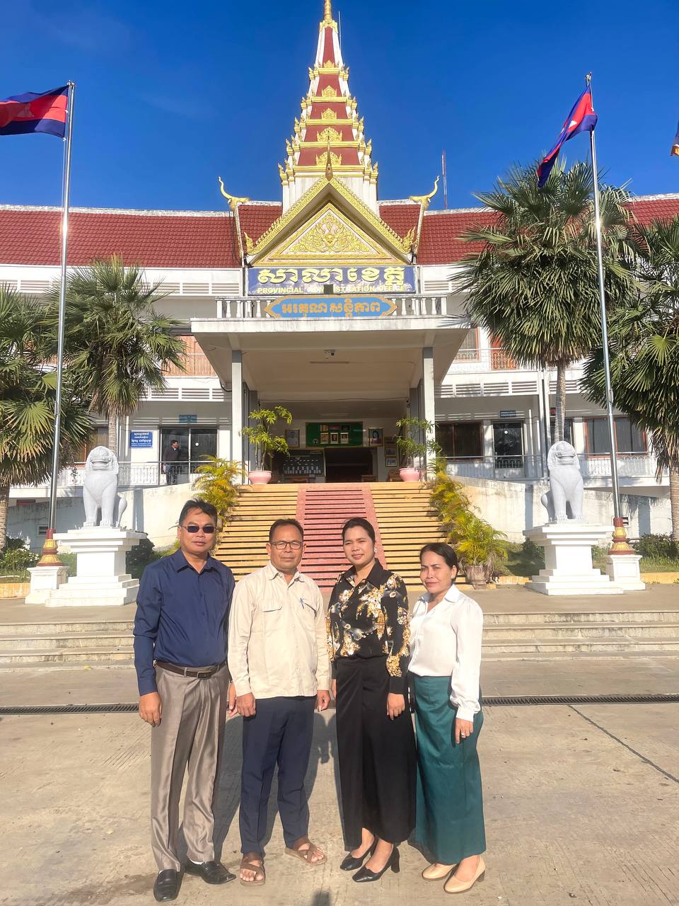 លោកស្រី​ អ៊ុន​ មករា​ អភិបាលរង​ស្រុក តំណាងលោក​ ជា​ ច័ន្ទកញ្ញា​ អភិបាល​ នៃគណ:អភិបាលស្រុក​ស្រែអំបិល​ លោក​ តេង​ នាវ​ នាយករងរដ្ឋបាលស្រុក​ លោកស្រី​ ជា​ រដ្ឋា​ ប្រធានការិយាល័យសង្គមកិច្ច​ និងសុខុមាលភាពសង្គម​ និងលោក​ ថាំង​ ធួន​ អនុប្រធានការិយាល័យរដ្ឋបាល​ និងហិរញ្ញវត្ថុ​ អញ្ជេីញចូលរួមវគ្គបណ្ដុះបណ្ដាលរម្លឹក​ ស្ដីពីការវាយតម្លៃមូលនិធិគាំទ្រការផ្ដល់សេវាឃុំ សង្កាត់ នៃគម្រោងអាហារូបត្ថម្ភនៅកម្ពុជា