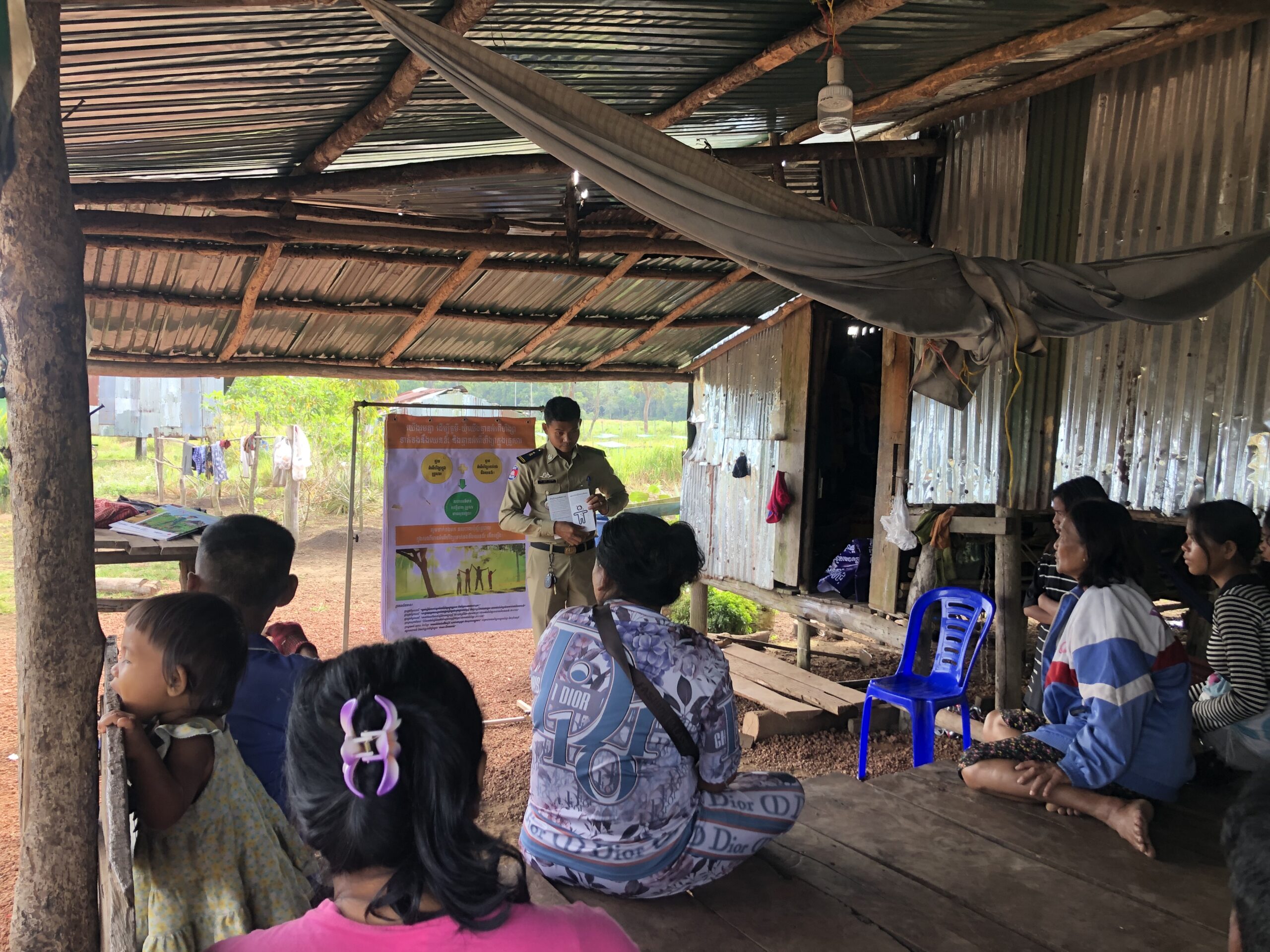 កម្លាំងប៉ុស្ដិ៍នគរបាលរដ្ឋបាលឬស្សីជ្រុំ បានចុះល្បាតក្នុងមូលដ្ឋានបានធ្វើការផ្សព្វផ្សាយគោលនយោបាយភូមិឃុំមានសុវត្ថិភាព ទាំង៧ចំនុច(ស្ដីពីផល់ប៉ះពាល់នៃគ្រឿងញៀន)ស្ថិតនៅភូមិគគីរជ្រុំ ឃុំឬស្សីជ្រុំ