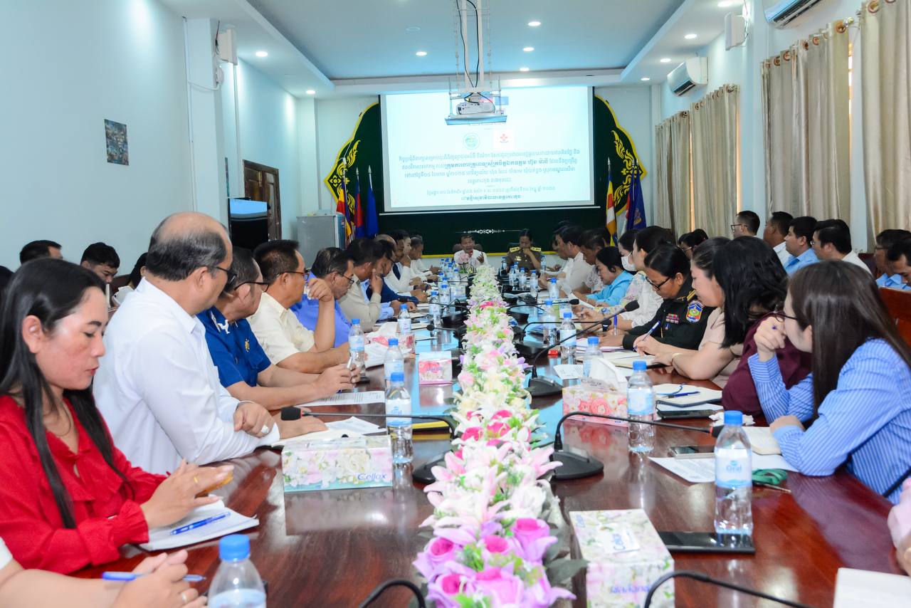 លោក​ ជួន​ ភារ៉េត​ អនុប្រធានមន្ទីរធម្មការ និងសាសនាខេត្តកោះកុង​ តំណាងលោកប្រធានមន្ទីរ បានចូលរួមកិច្ចប្រជុំពិភាក្សាសម្រាប់ចុះត្រួតពិនិត្យព្យាបាលជំងឺ និងចែកឱសថជូនប្រជាពលរដ្ឋដោយផ្តល់សេវាឥតគិតថ្លៃ របស់ «ក្រុមការងារគ្រូពេទ្យស្ម័គ្រចិត្តឯកឧត្តម ហ៊ុន ម៉ានី»